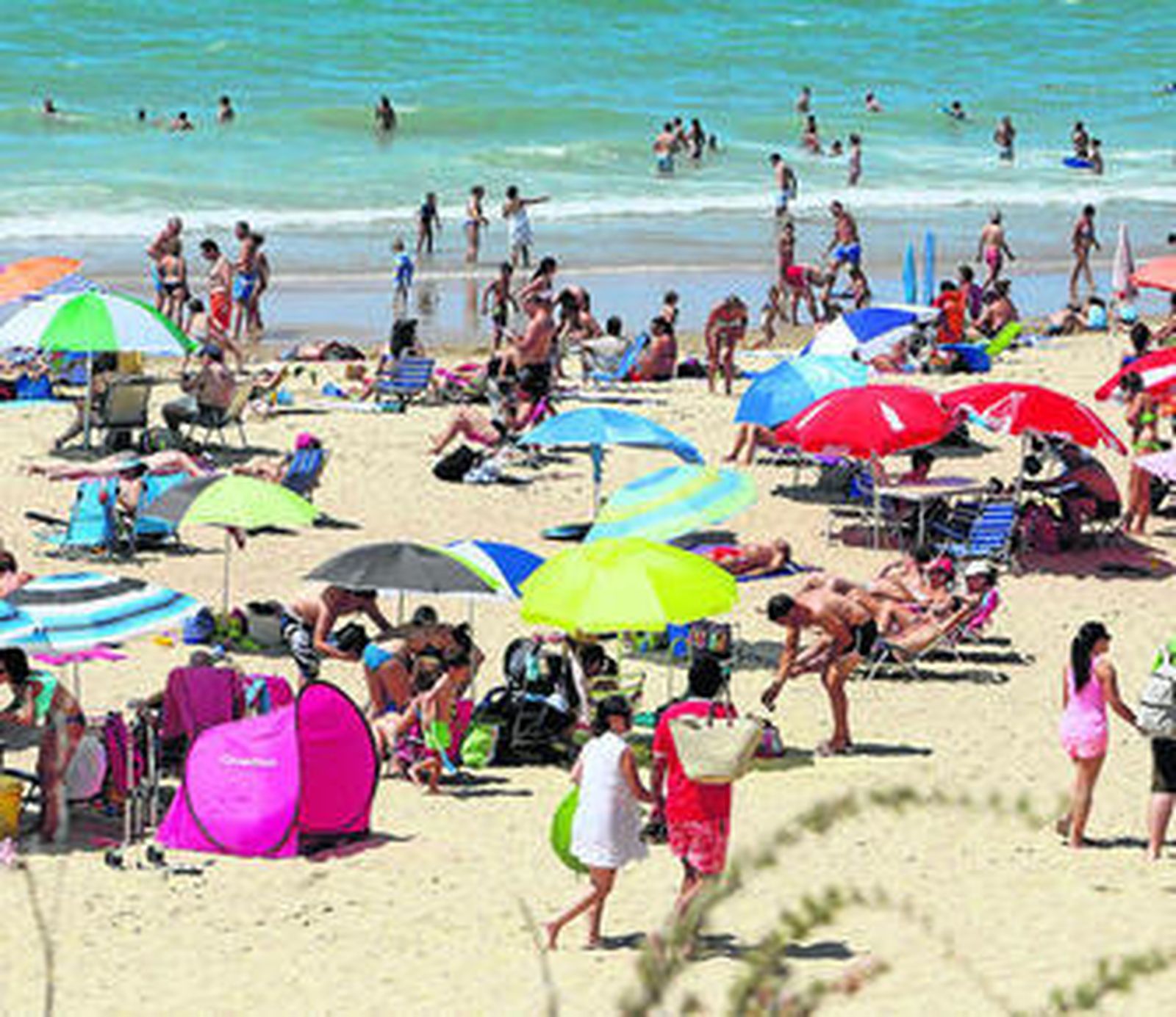 Vista de la playa a la altura de la primera pista durante la mañana del pasado lunes.
