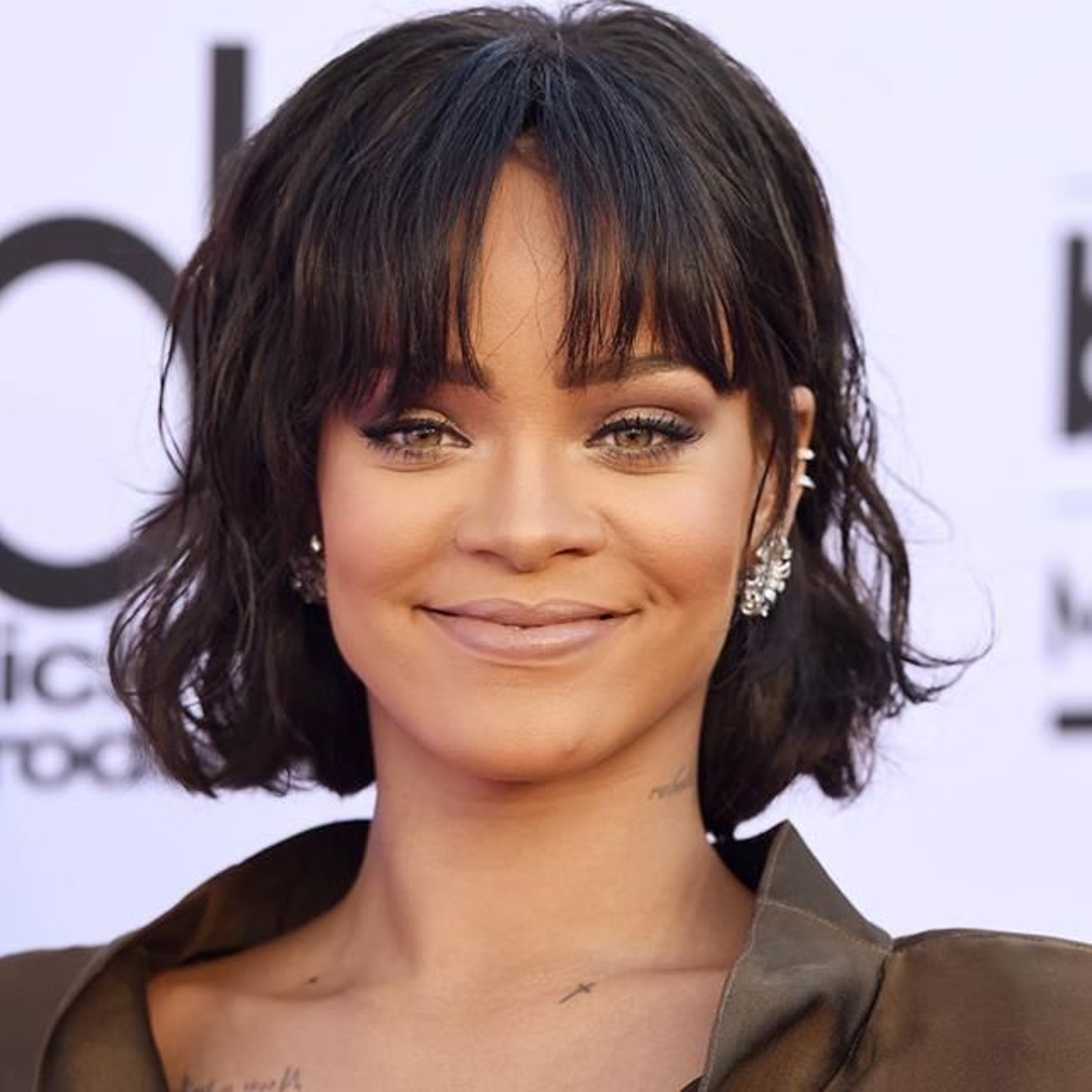 Melena corta con flequillo XXL.