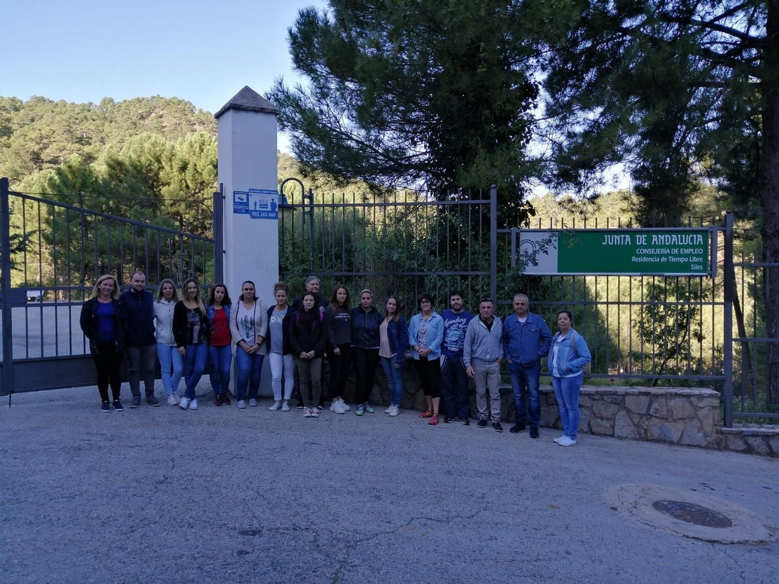 Parte de la plantilla de la Residencia de Tiempo Libre de Siles.