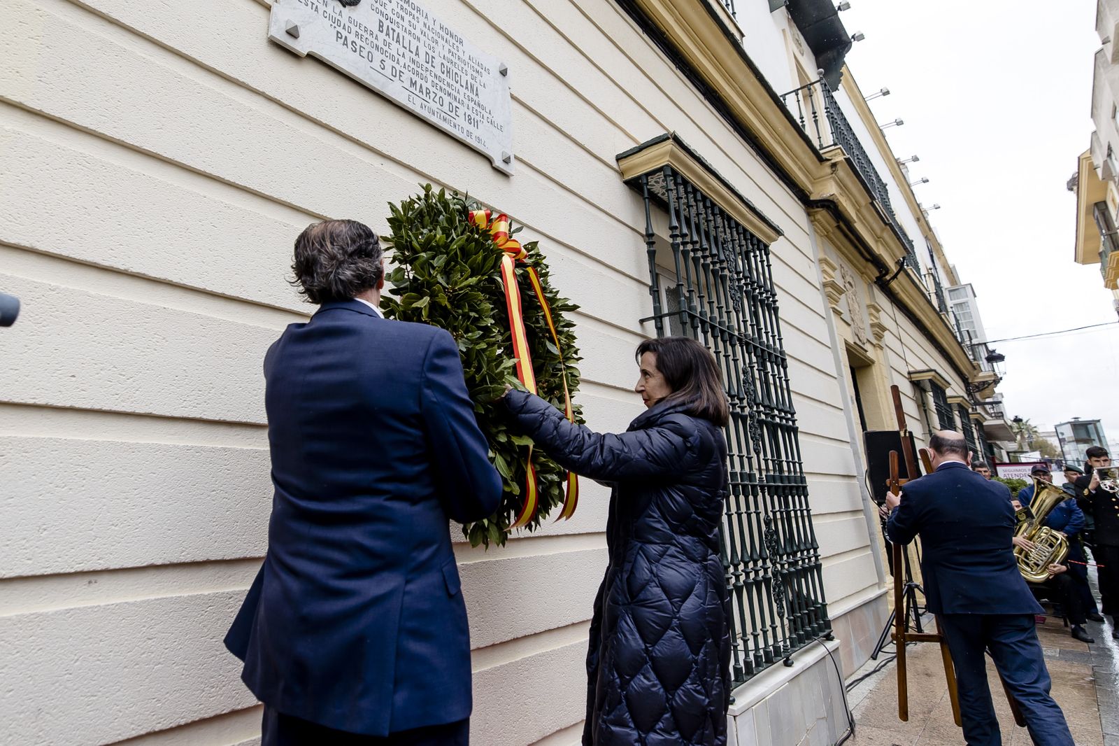 Las imágenes de la visita de la ministra de defensa Margarita Robles a Chiclana con motivo del 212 aniversario de la  Batalla de la Barrosa.