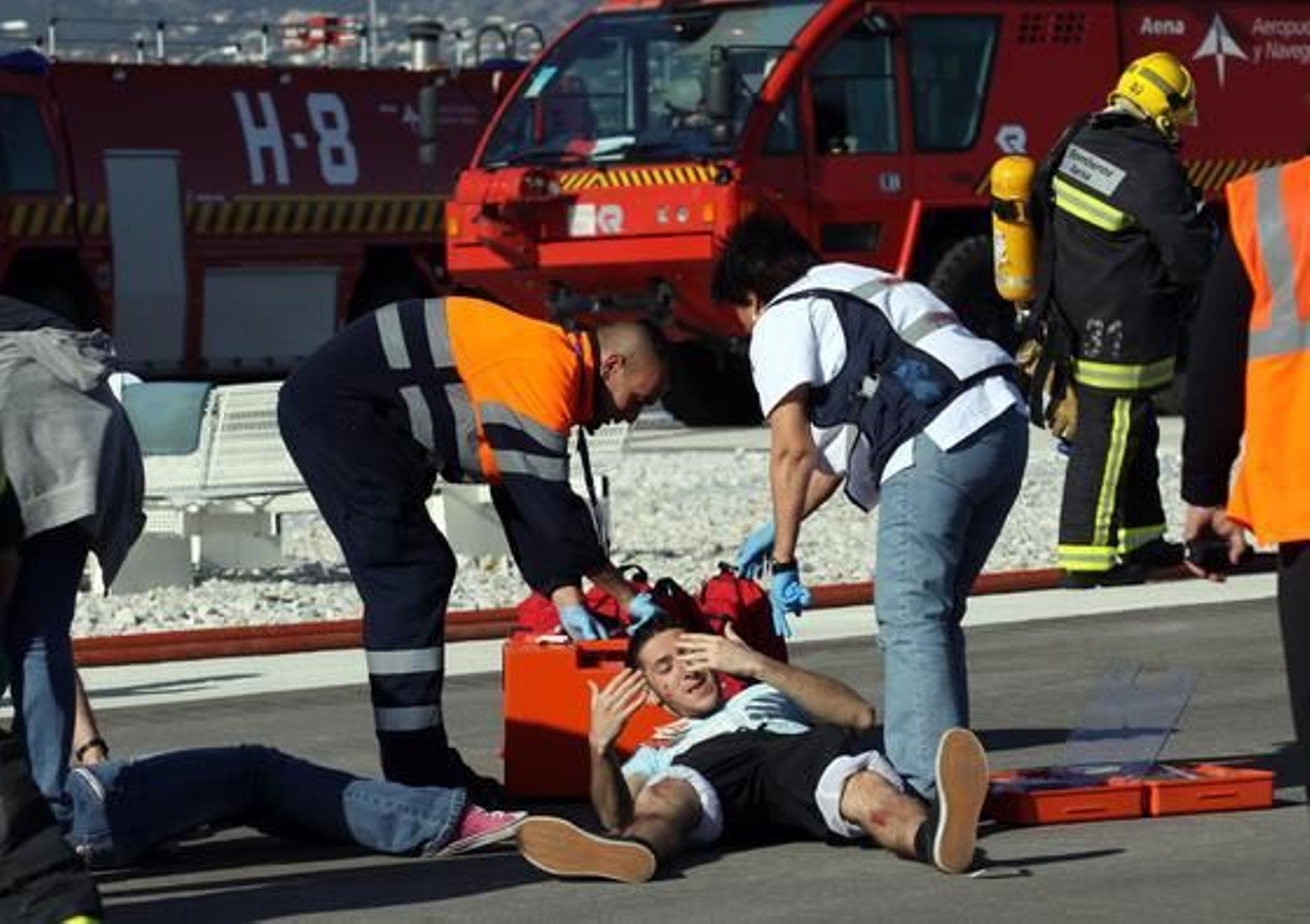 Simulacro de accidente en el aeropuerto de Málaga en el que participaron unas 200 personas 

Foto: Migue Fernández