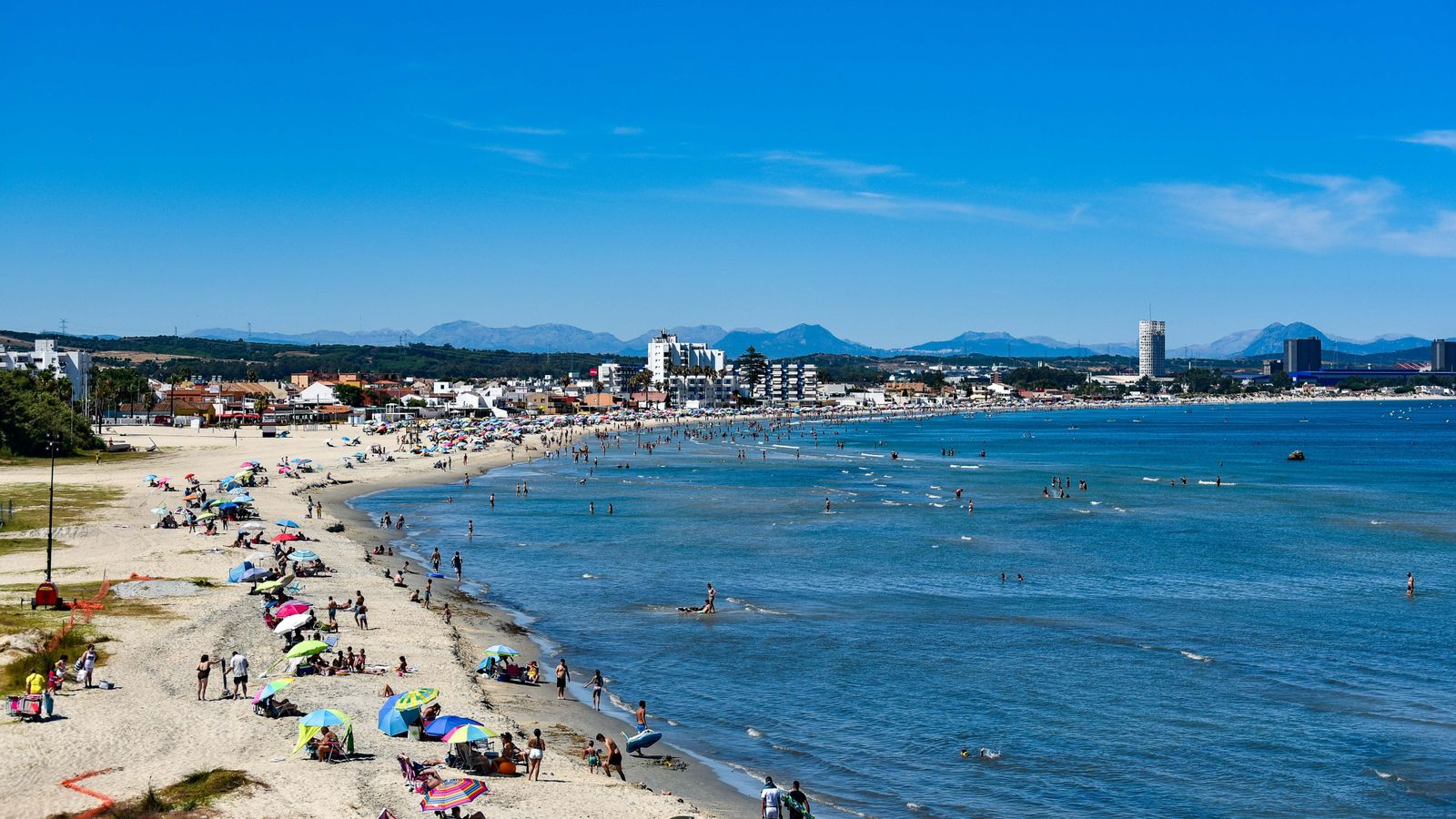 Las fotos del ultimo domingo de la temporada oficial de playas en Algeciras