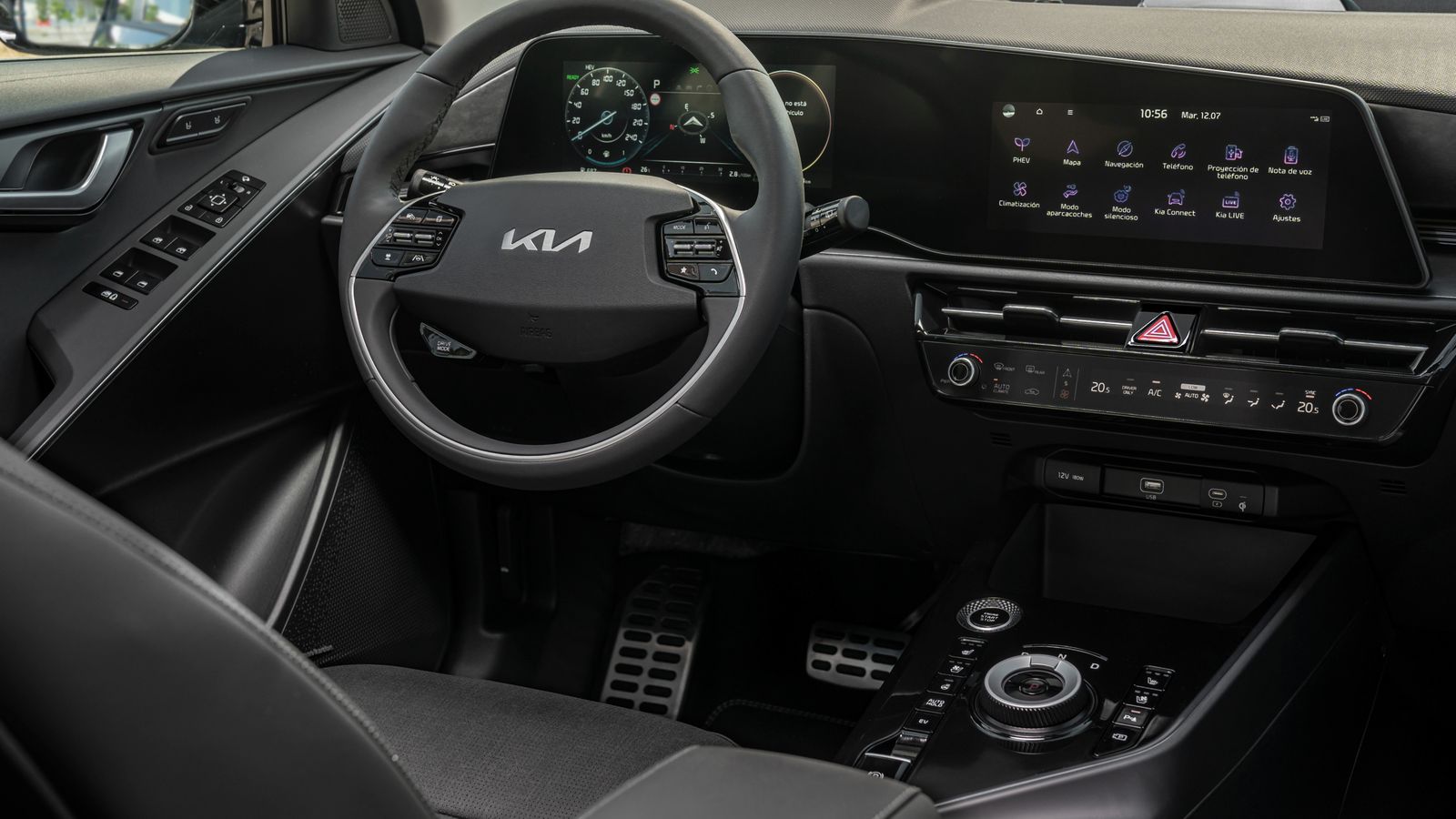 En los niveles más altos de equipamiento, ésta es la disposición de la pantallas para la instrumentación e infoentretenimiento, con 10,25" en ambas.