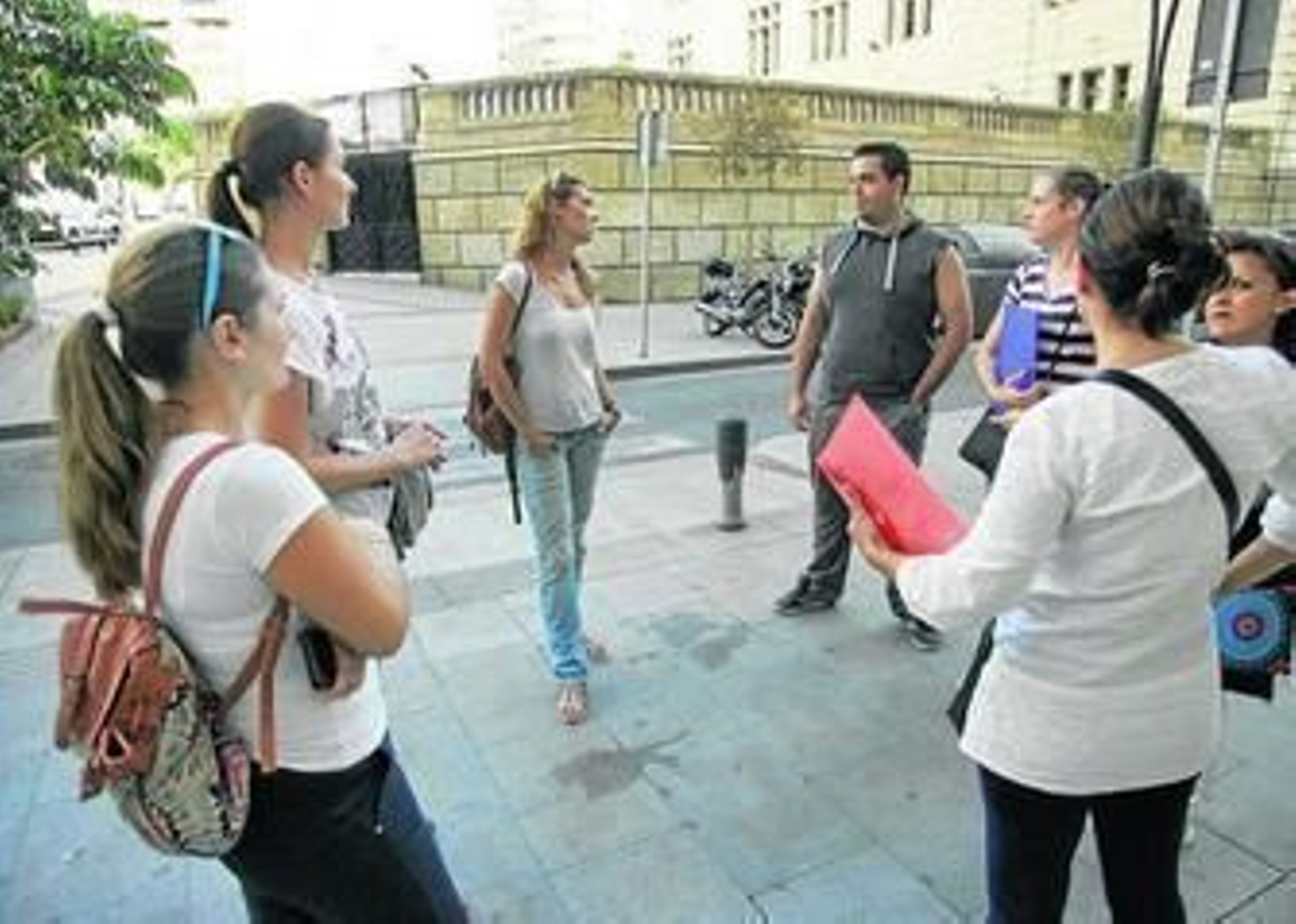 Una decena de trabajadoras acudió ayer al sindicato para denunciar lo ocurrido.