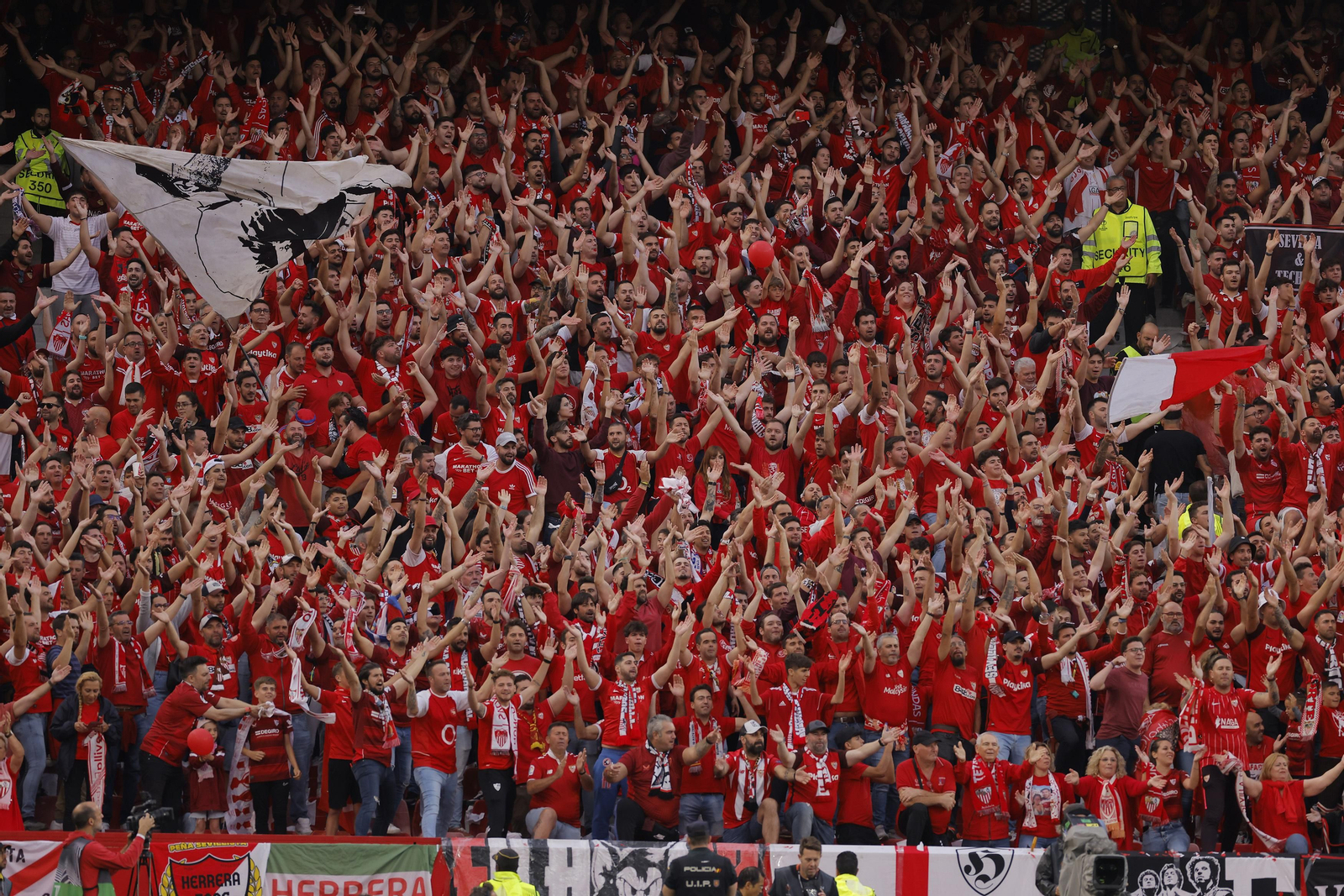 Búscate en las fotos del Sevilla-Juventus
