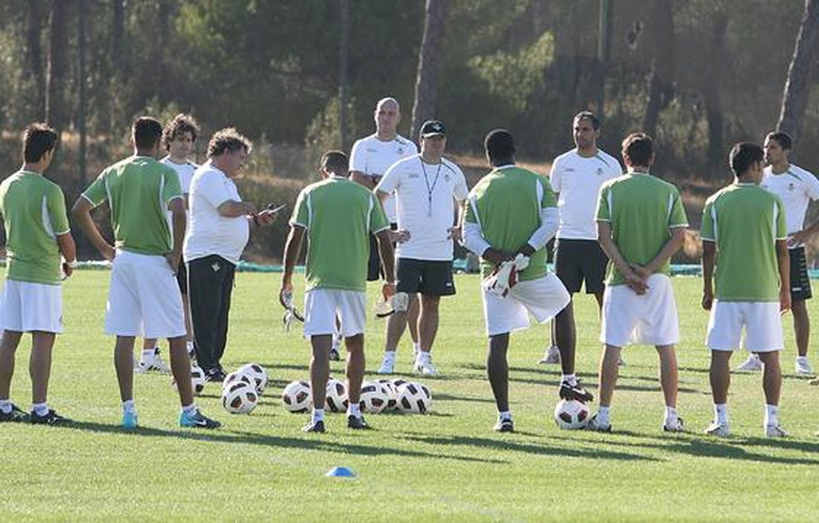Los futbolistas son concentrados ante el equipo técnico.

Foto: Espínola