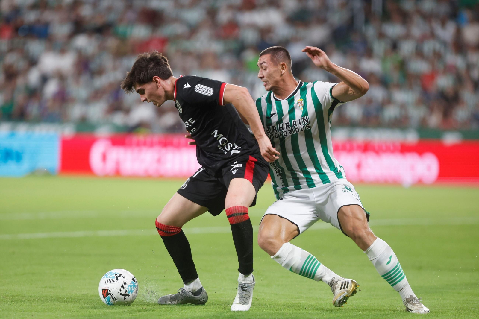 Un jugador de la Cultural Leonesa en el duelo ante el Córdoba.