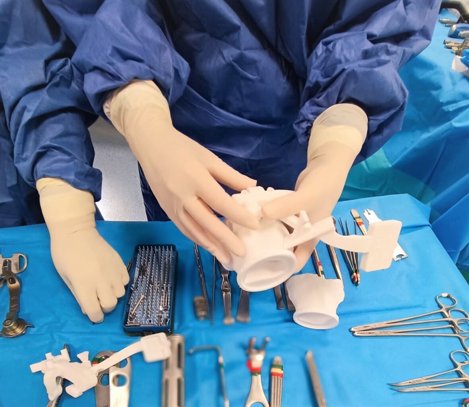 San Juan Grande comienza a implantar prótesis de rodilla personalizadas, fabricadas mediante impresora 3D