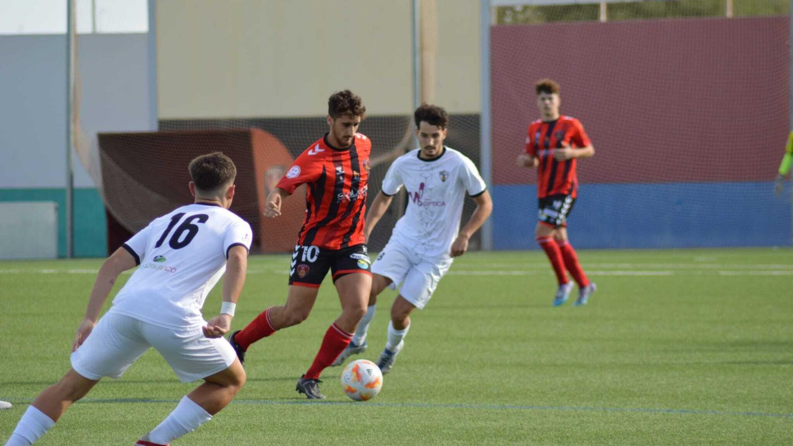 Salva Vegas es presionado por Cachorro.