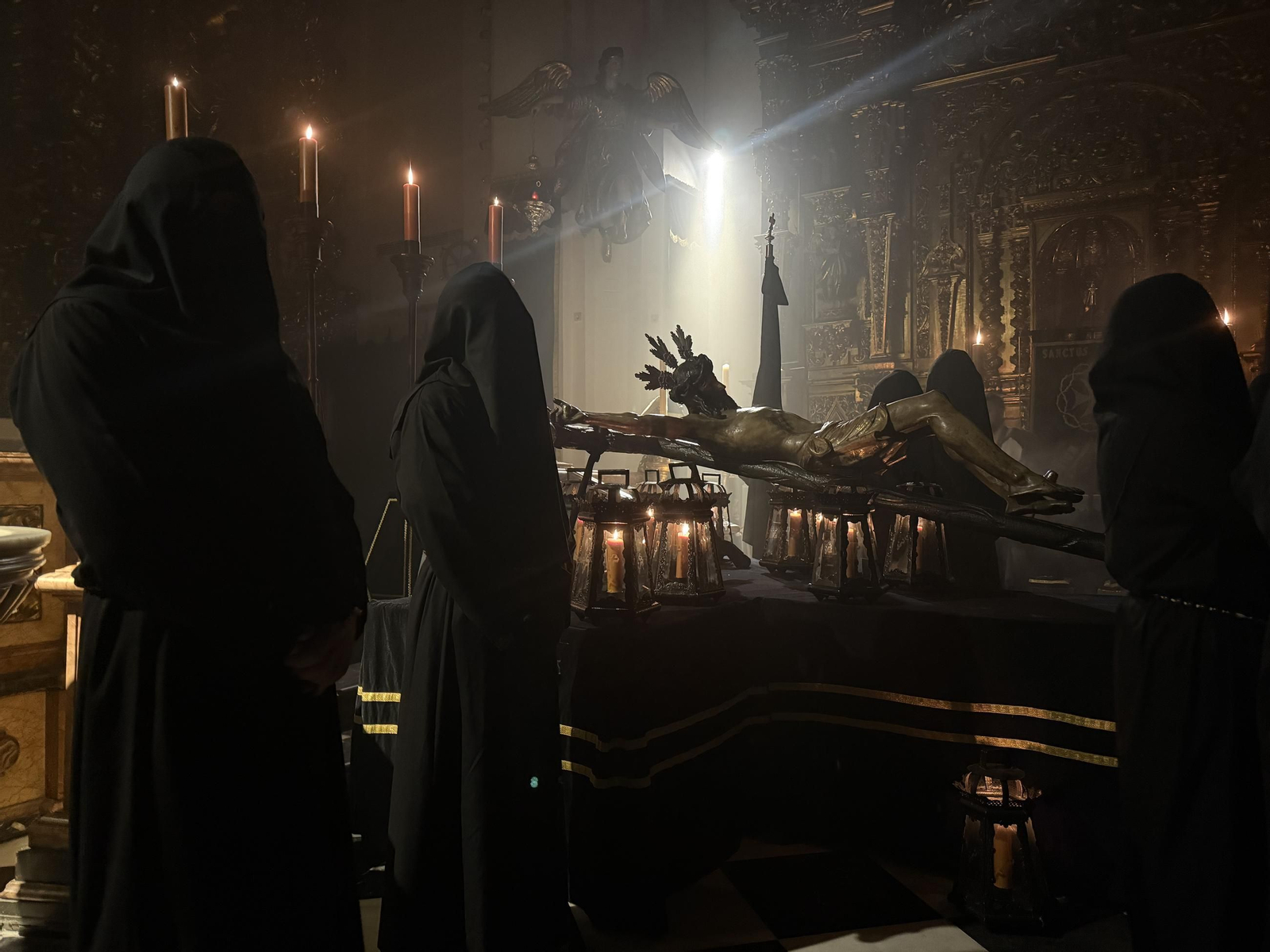 Las imágenes de la hermandad del Vía Crucis el Lunes Santo en Córdoba