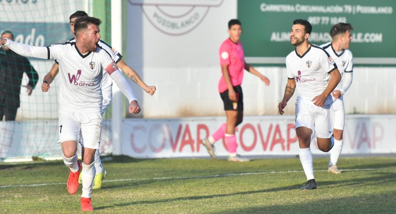 Diego Gámiz celebra el gol de la victoria del Pozoblanco ante el Ceuta B.