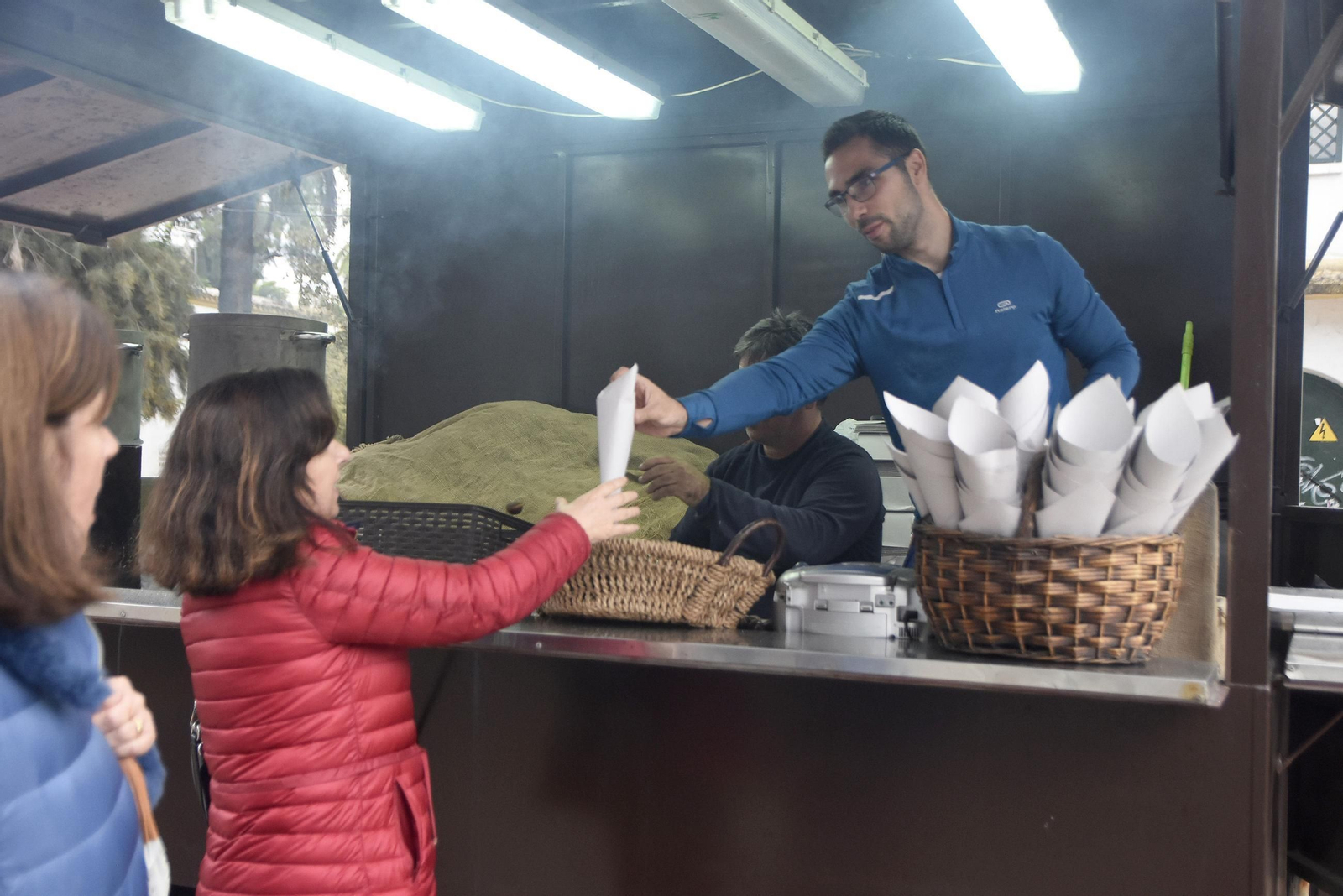 Un puesto de castañas asadas en Córdoba.