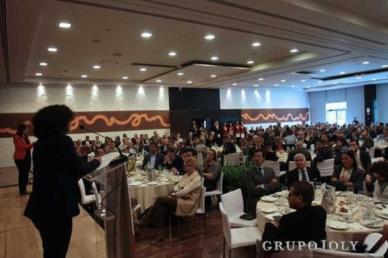 Medio millar de personas asistieron al Desayuno Informativo celebrado en el Hotel Abades. Reportaje gráfico: María de la Cruz / Álex Cámara