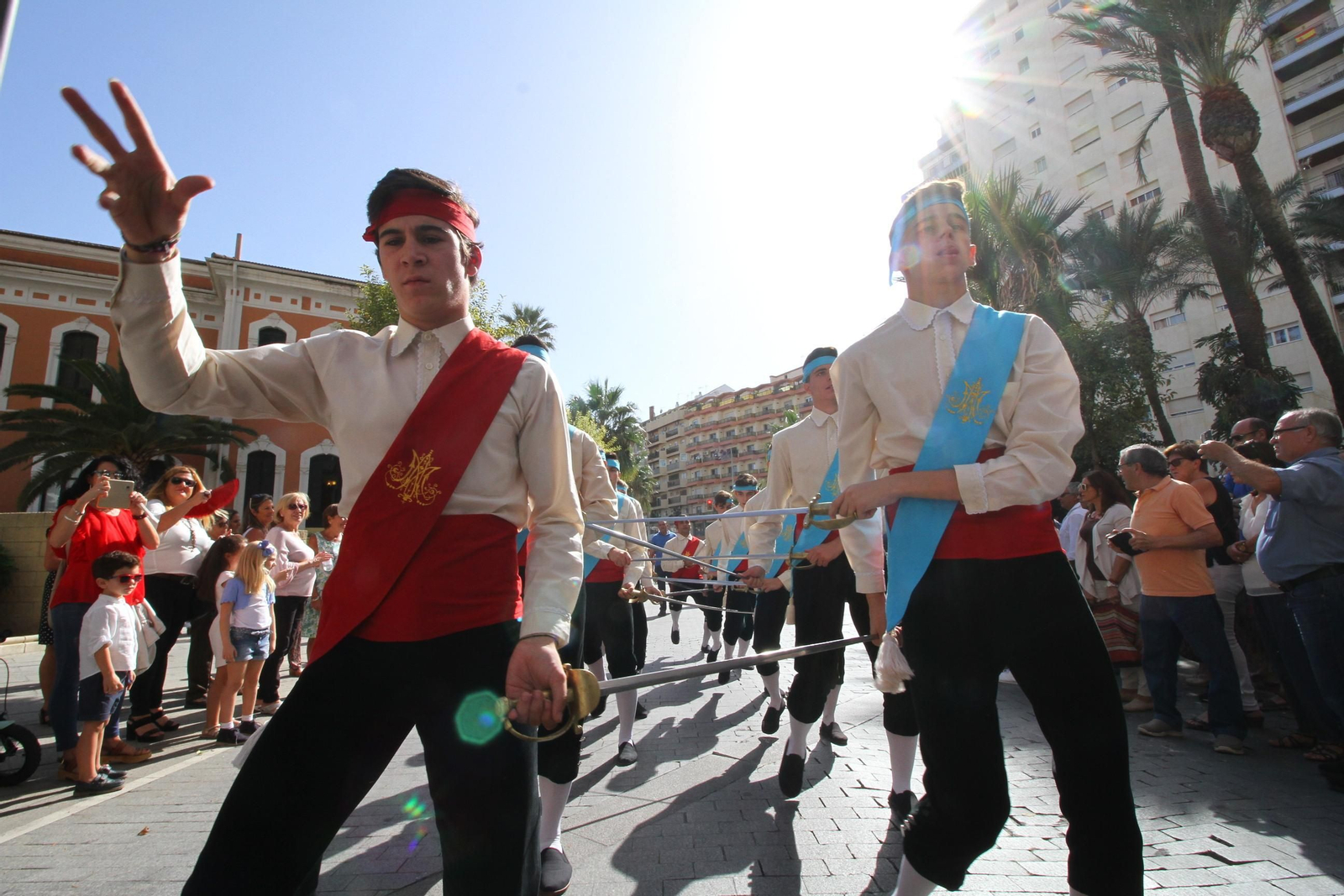 Imágenes del desfile Iberoamericano de bailes.