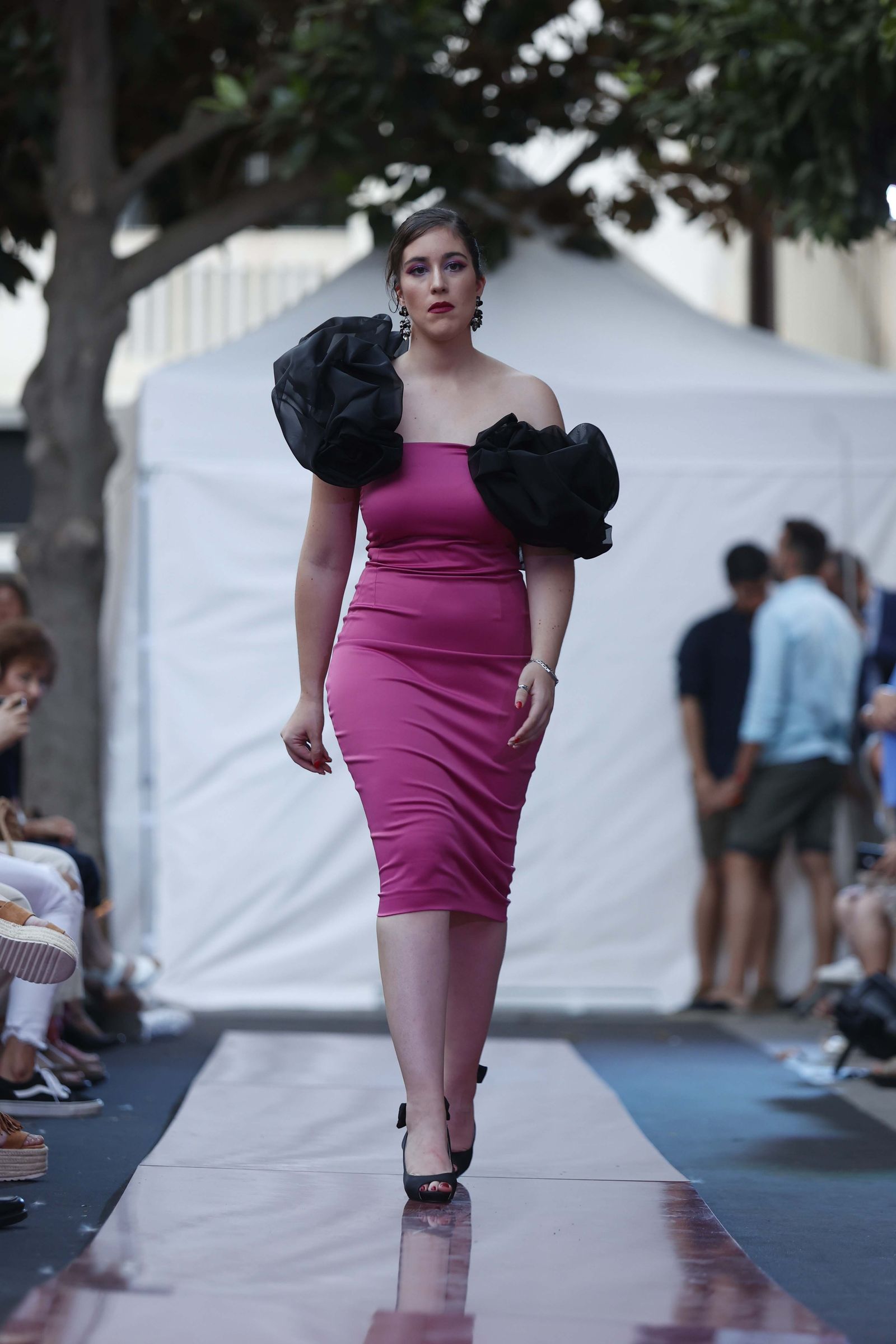 Las imágenes del Desfile de Jóvenes Diseñadores en la Plaza de la Magdalena