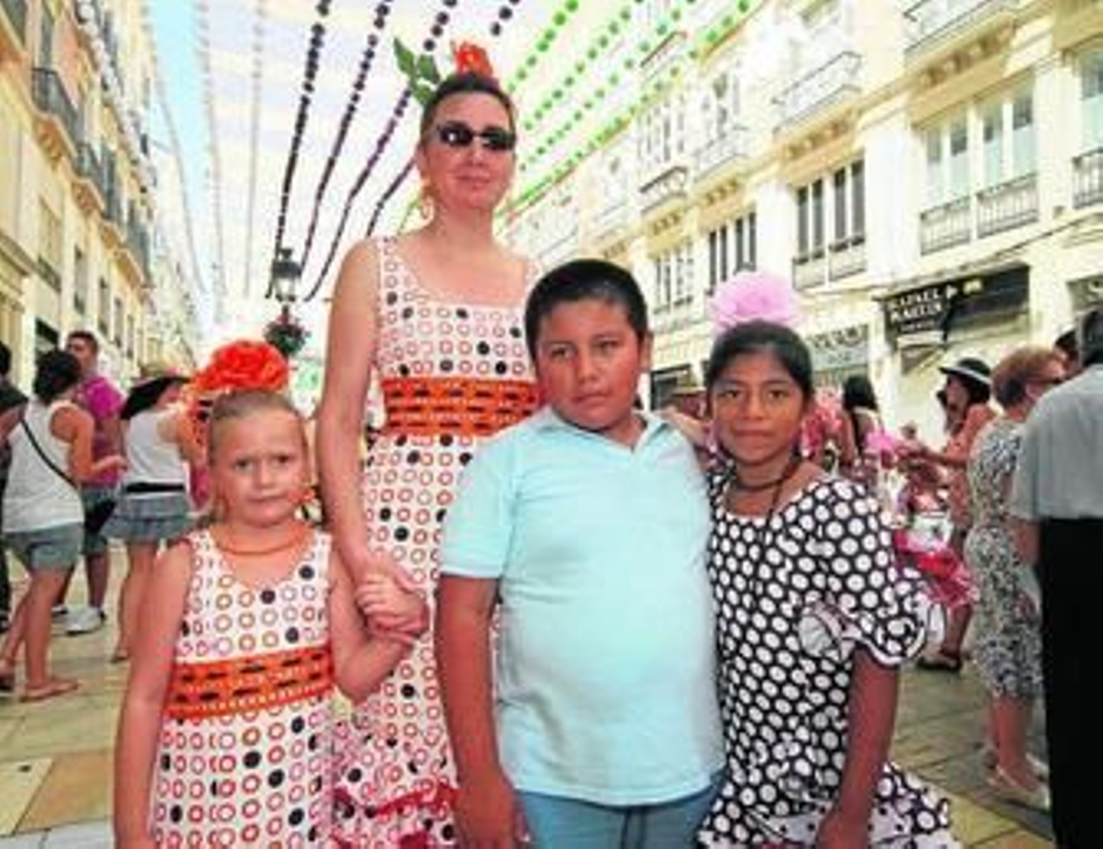 Marisa, May y Fabrizia disfrutan de la Feria juntas.