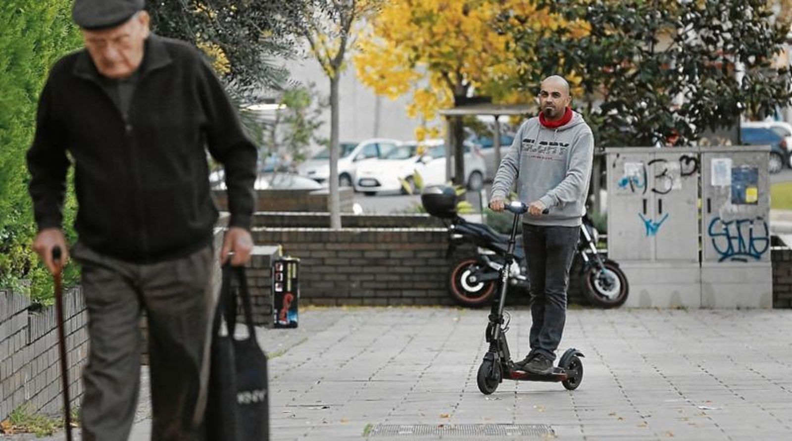 Los patinetes no podrán ir por el acerado.