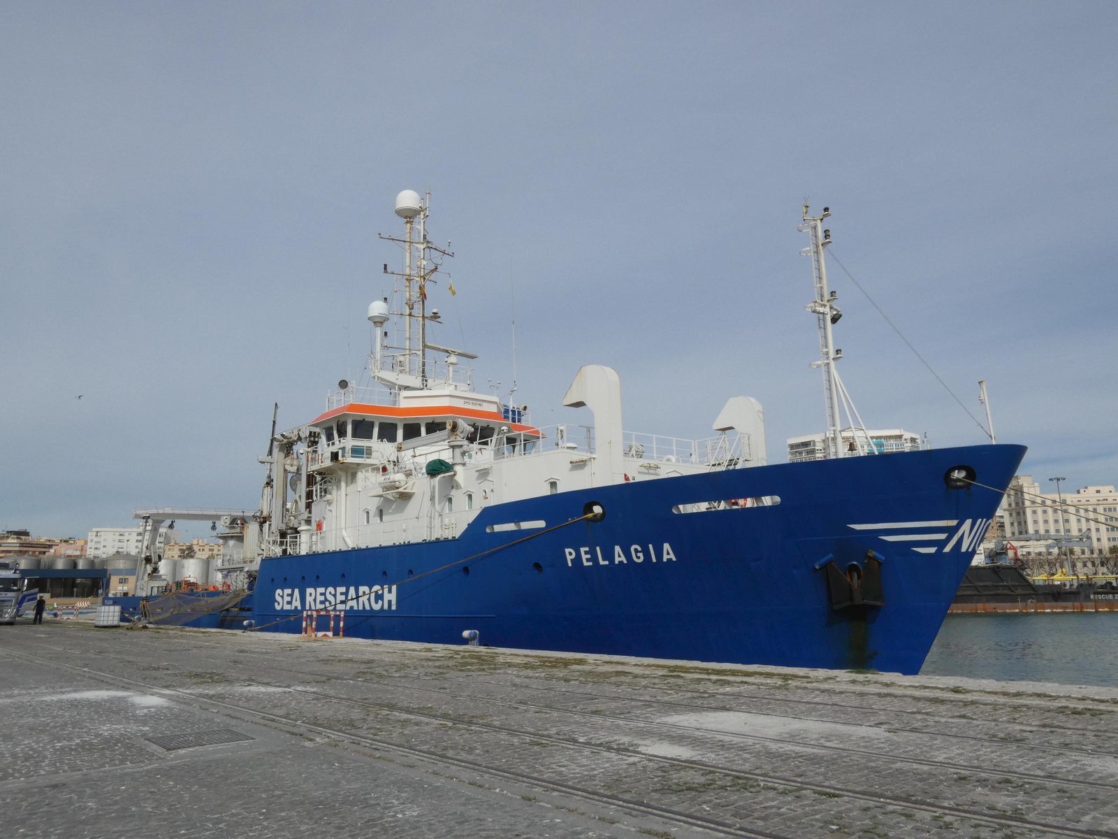 El Buque oceanográfico ‘Pelagia’ momentos después de su llegada ayer a Málaga.