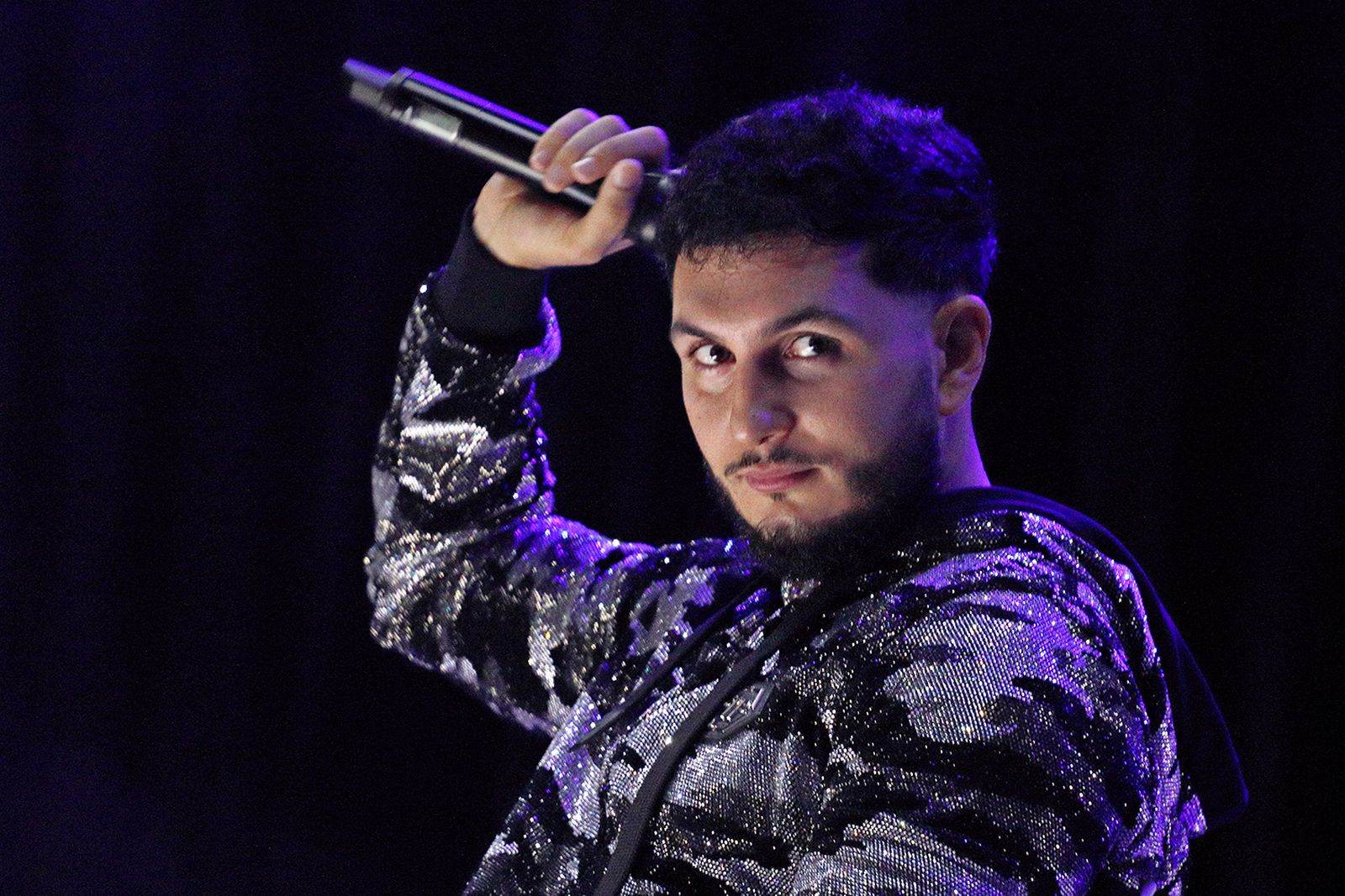 Omar Montes durante un concierto