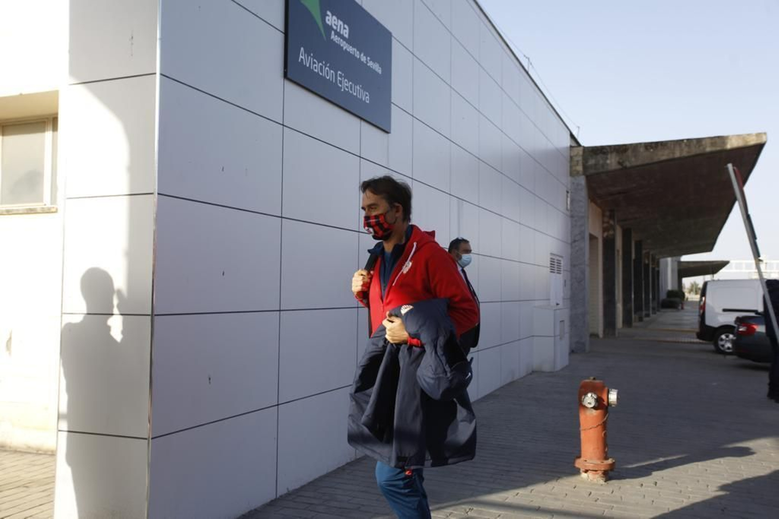 Lopetegui se dirige a la terminal ejecutiva de San Pablo.