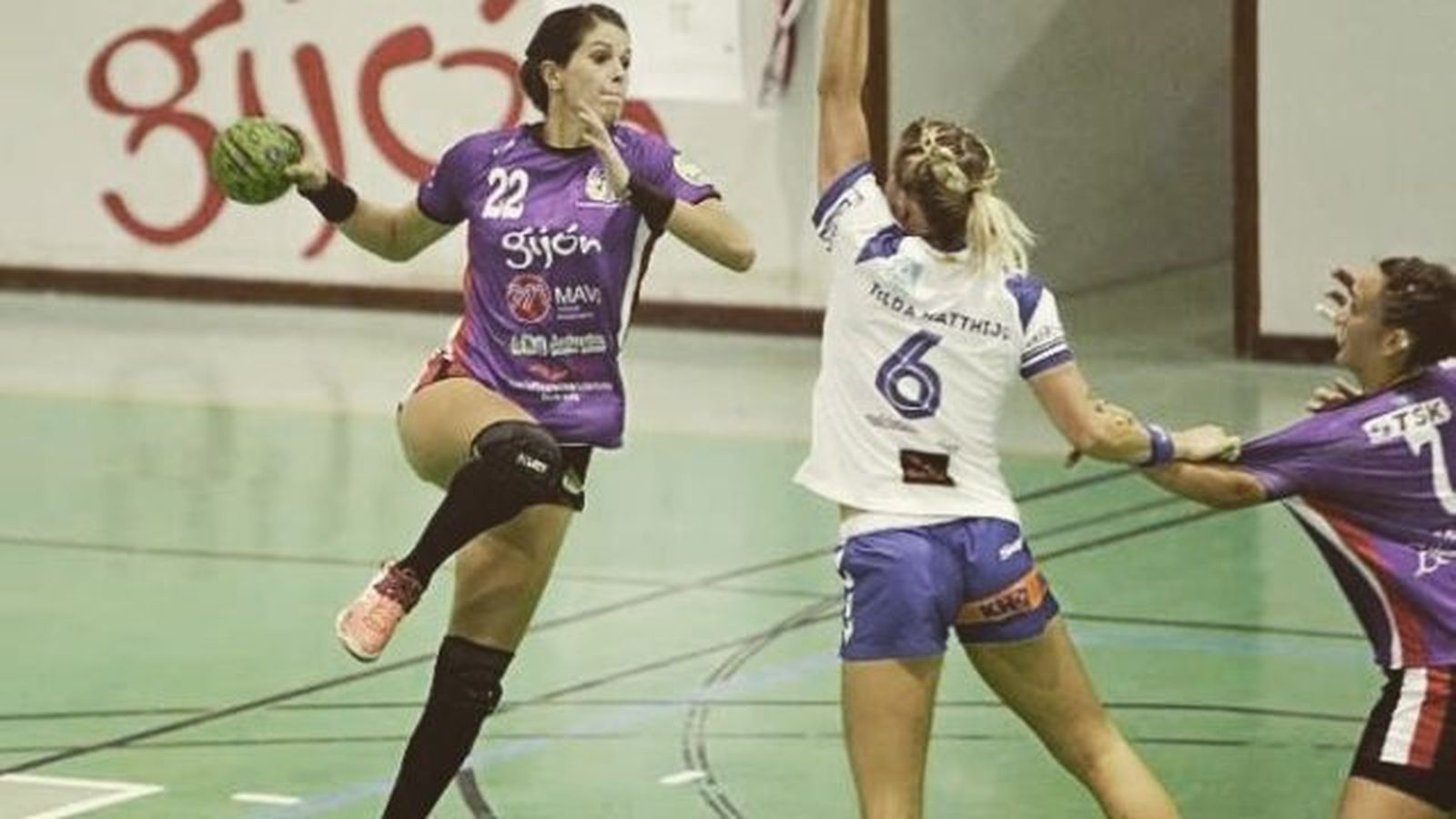 Agustina se levanta en nueve metros.