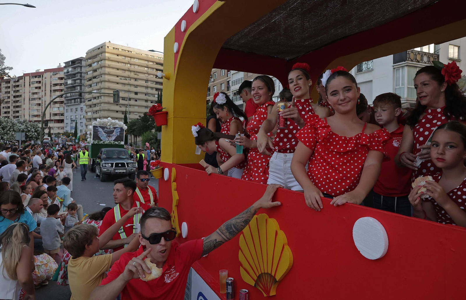 Búscate en las fotos de la cabalgata de la Feria Real de Algeciras 2025