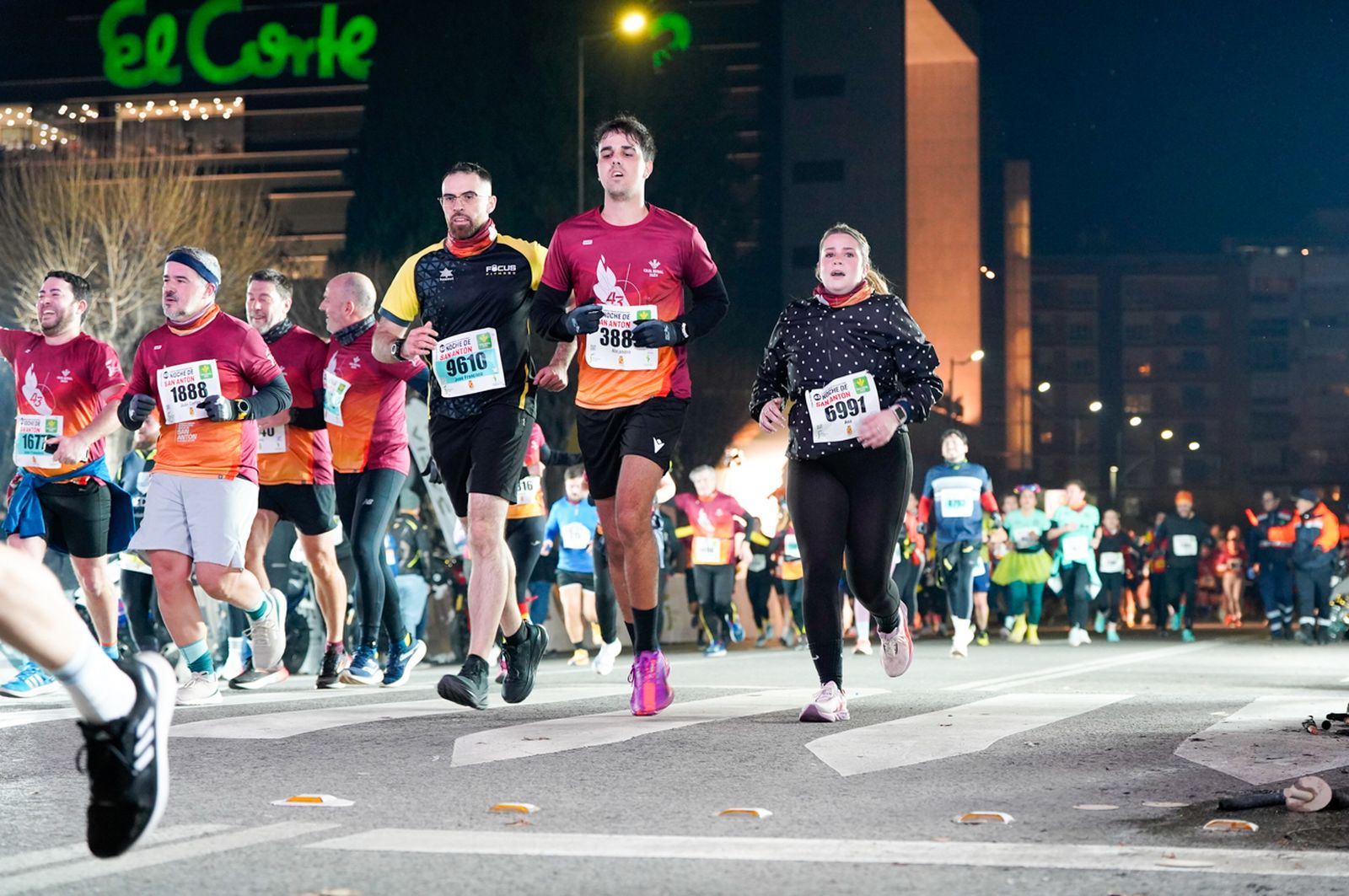 En imágenes: búscate en tu llegada a meta de la Carrera de San Antón 2026 (20)