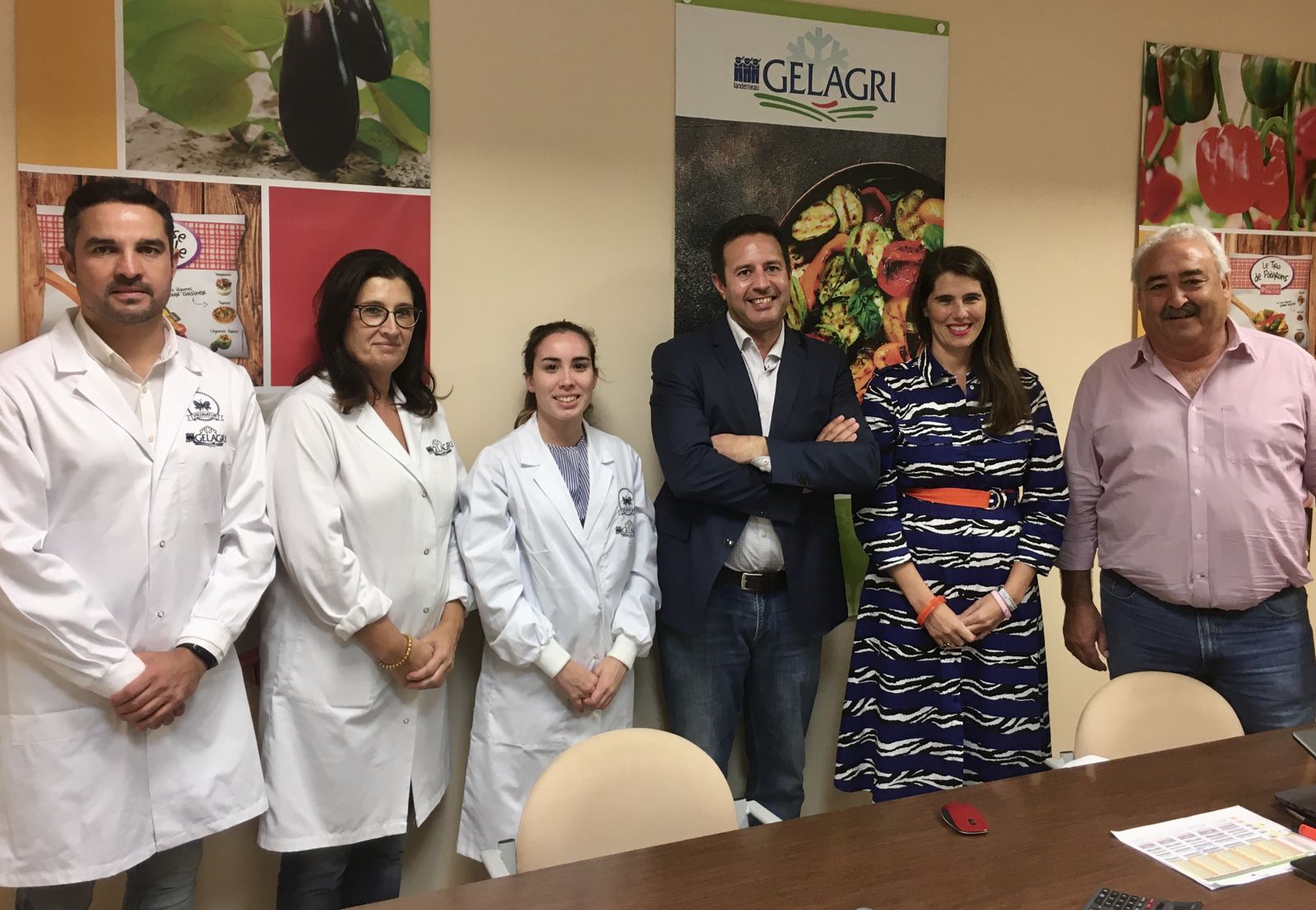 Reunión entre las autoridades y la empresa.