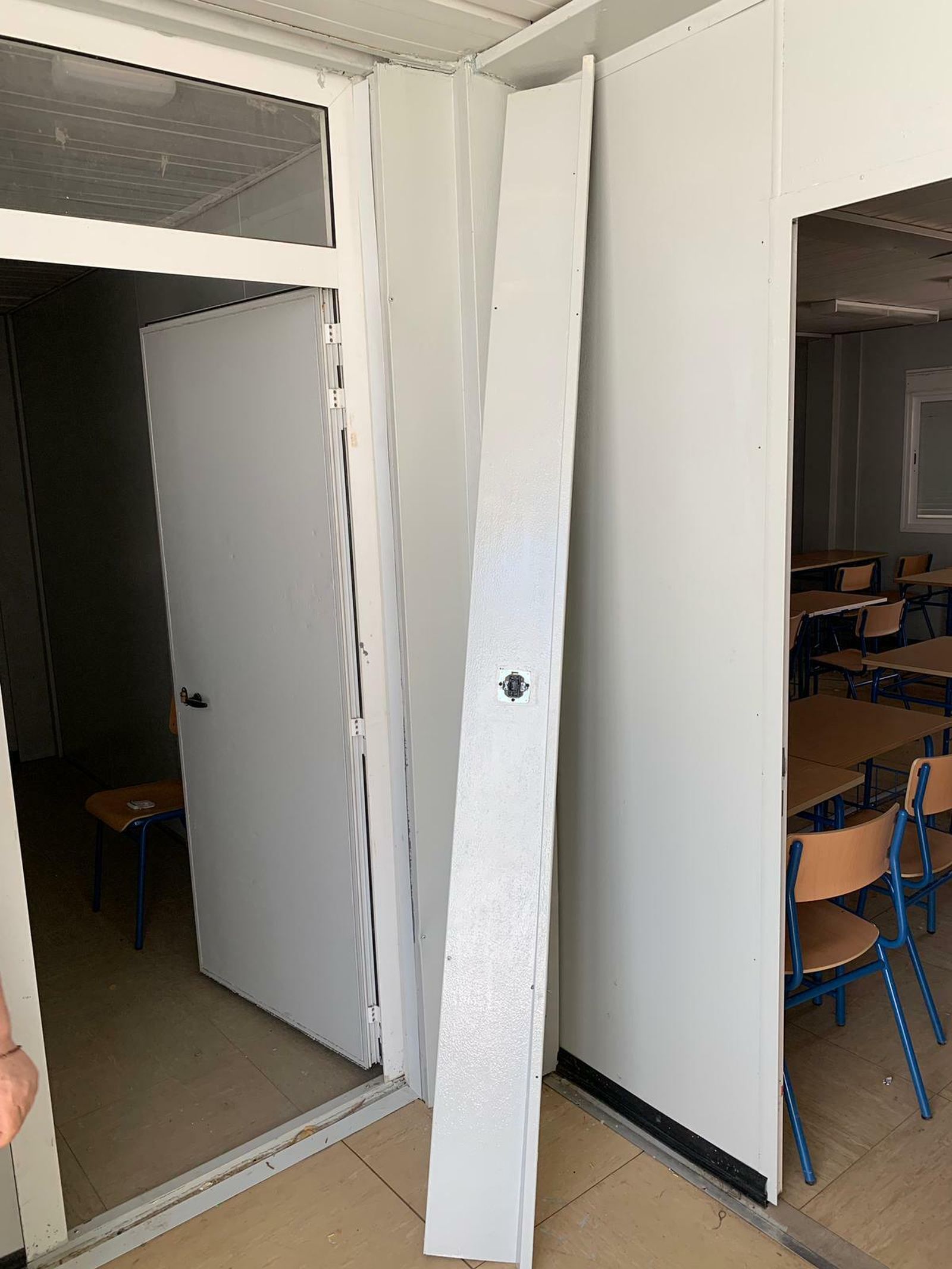 La regleta que se desprendió de una de las caracolas de El Madroño y golpeó a una de las alumnas en la zona lumbar.