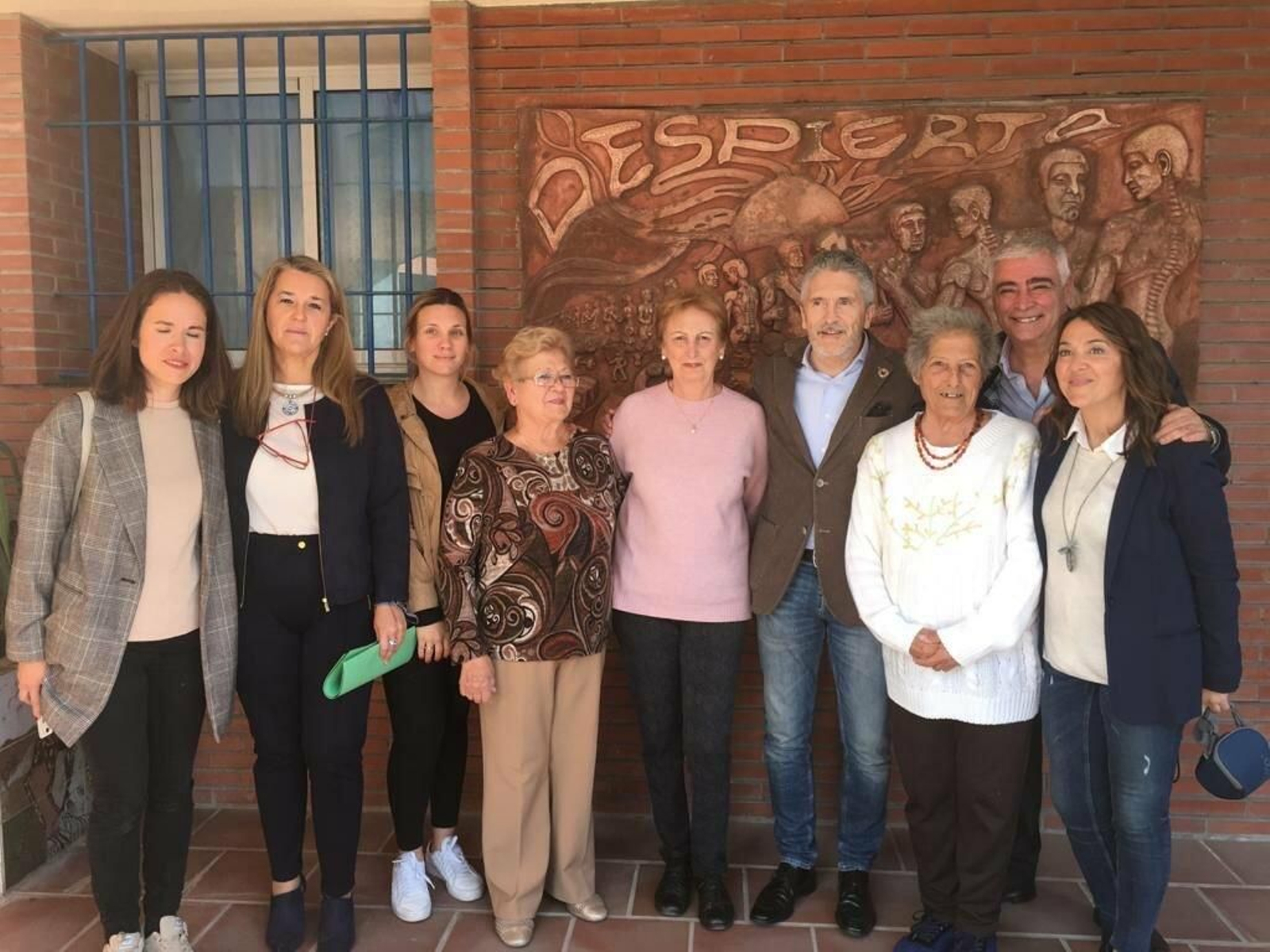 Isabel Rodríguez, en el centro de la imagen, entre el ministro Grande-Marlaska y Francisco Mena.