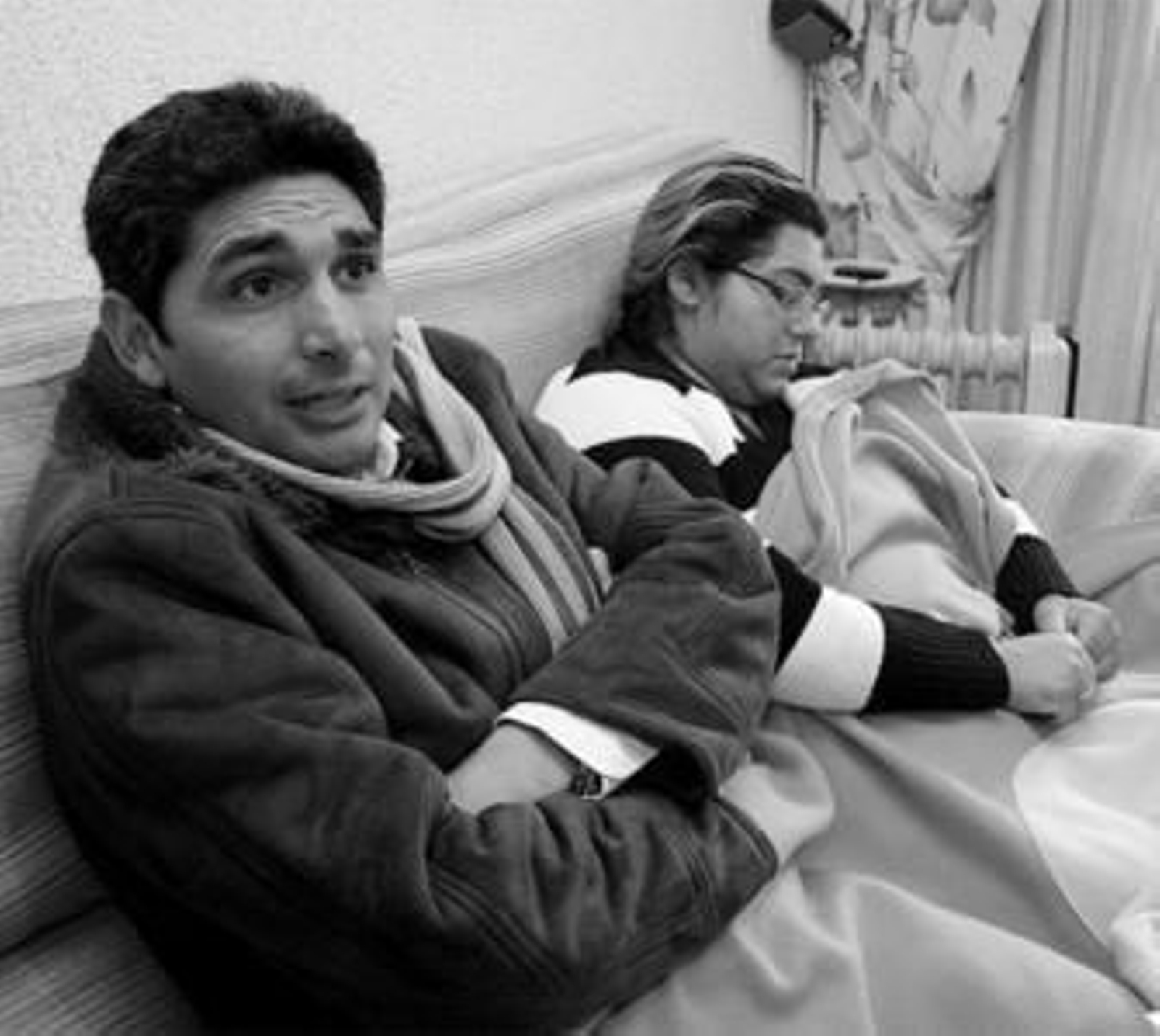 Juan José Cortés e Irene Suárez, padres de la pequeña, en su casa.