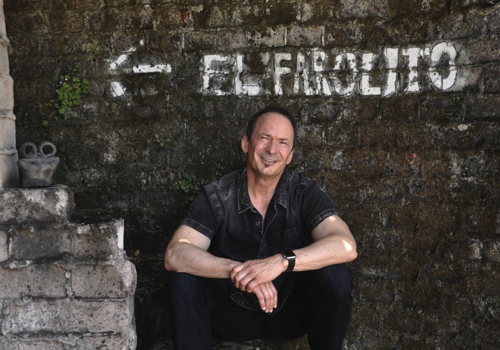 El poeta Forrest Gander, en una imagen de su web personal.