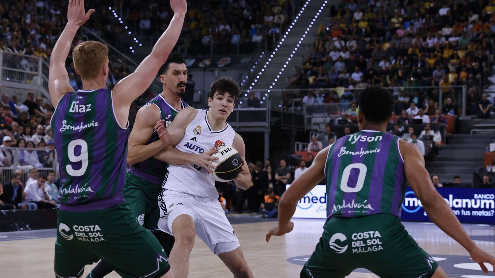 El Unicaja, campeón de Copa: Todas las imágenes del partido, la fiesta y la llegada a Málaga