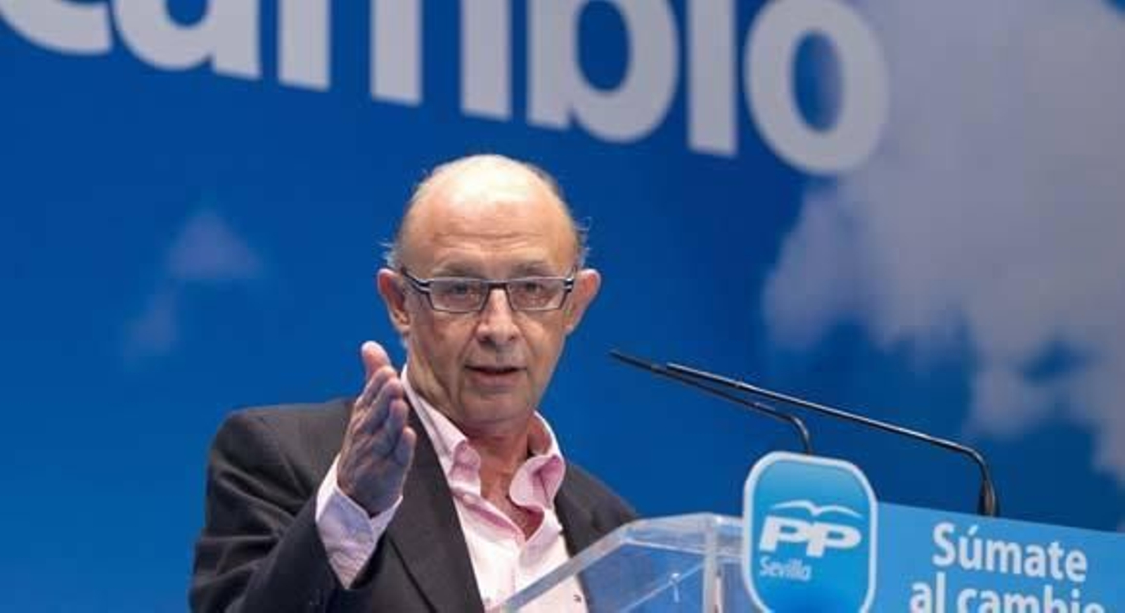 Montoro lamenta el papel "perdedor e inquisidor" de Rubalcaba y ve a Rajoy "ganador" Montoro lamenta el papel "perdedor e inquisidor" de Rubalcaba y ve a Rajoy "ganador"