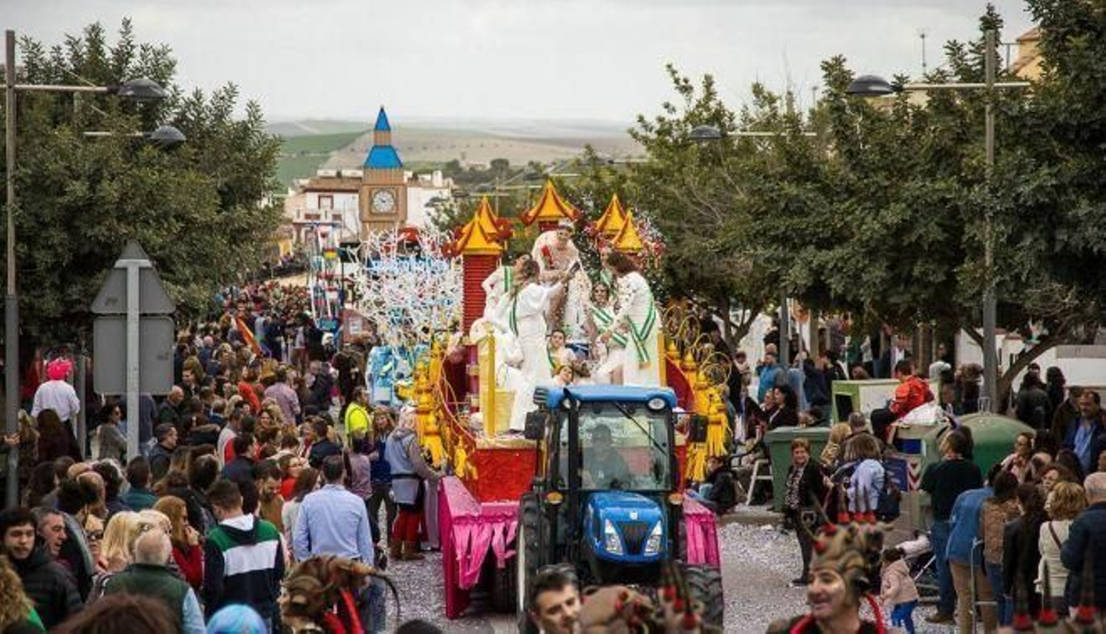 Una imagen retrospectiva de la cabalgata del Carnaval de Trebujena.