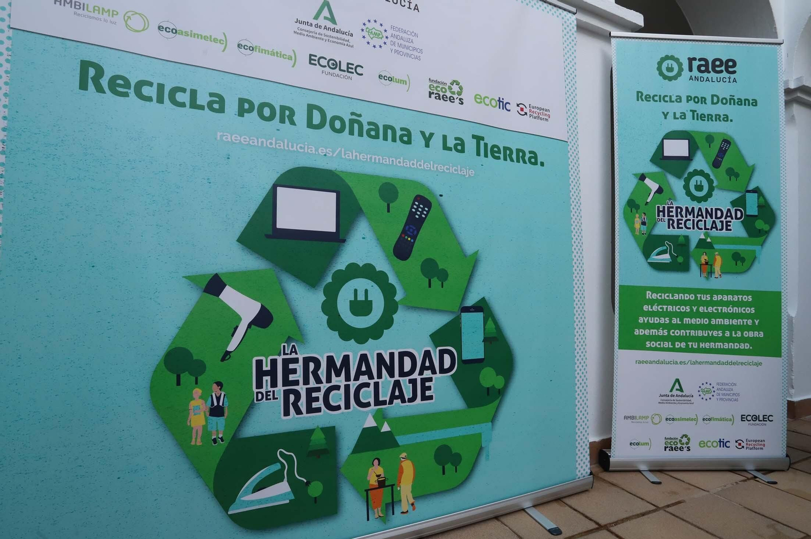 Imágenes de la presentación de la campaña 'La Hermandad del Reciclaje. Recicla por Doñana y la Tierra'