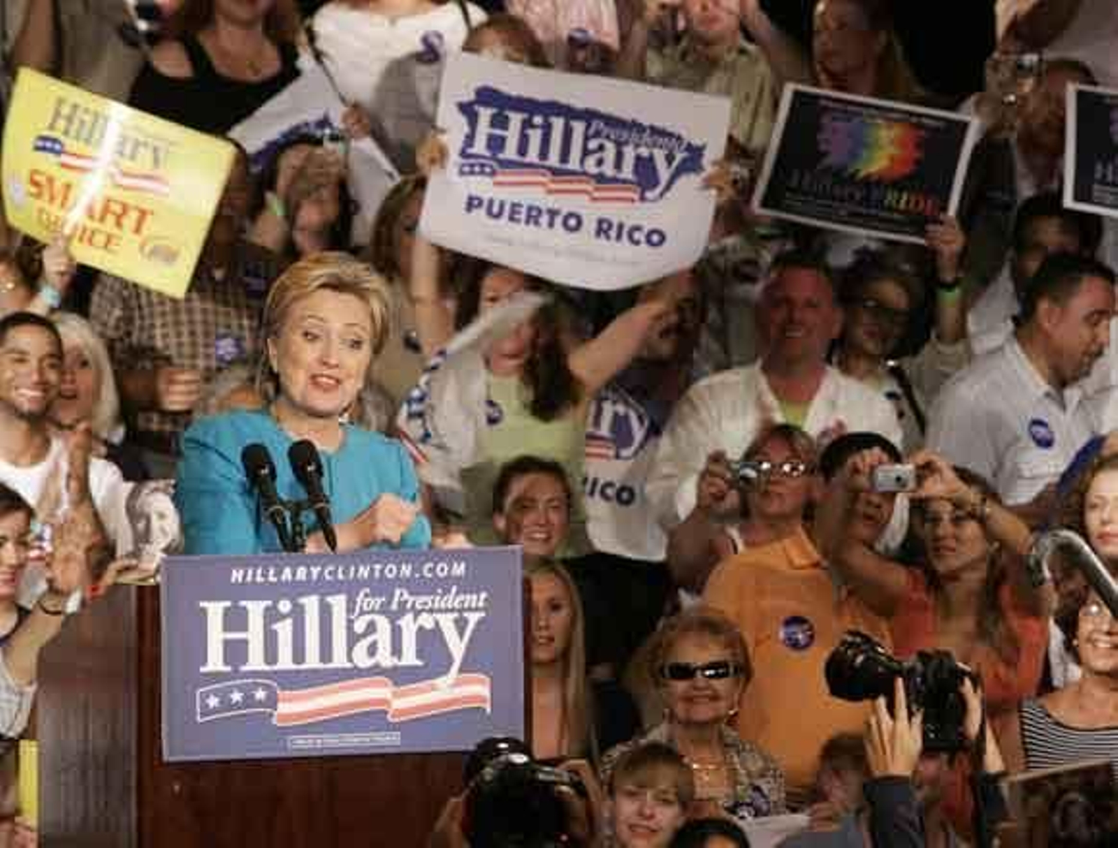 Clinton logra una cómoda victoria en las primarias de Puerto Rico