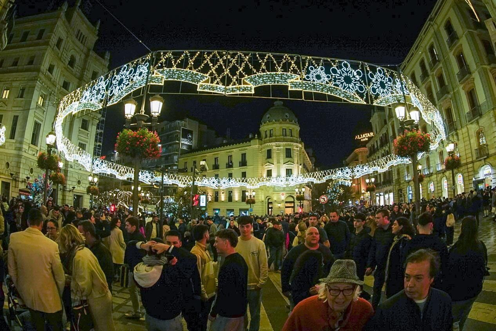 Fotos: así son las nuevas luces de Navidad de Granada