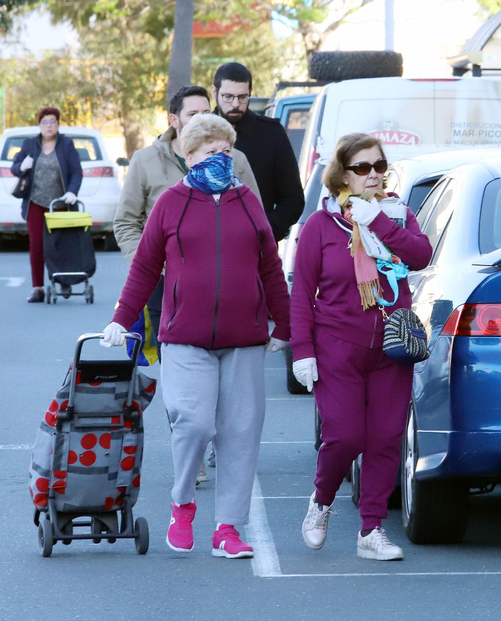 Imágenes de la situación y organización en los supermercados de Huelva