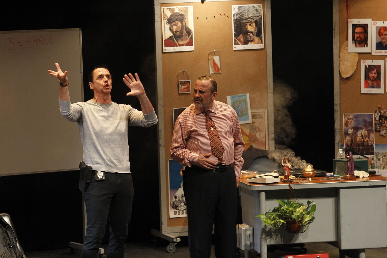 Fotogalería Festival de Teatro de El Ejido. Obra "El Asesino de la Regañá". Teatro Municipal de El Ejido
