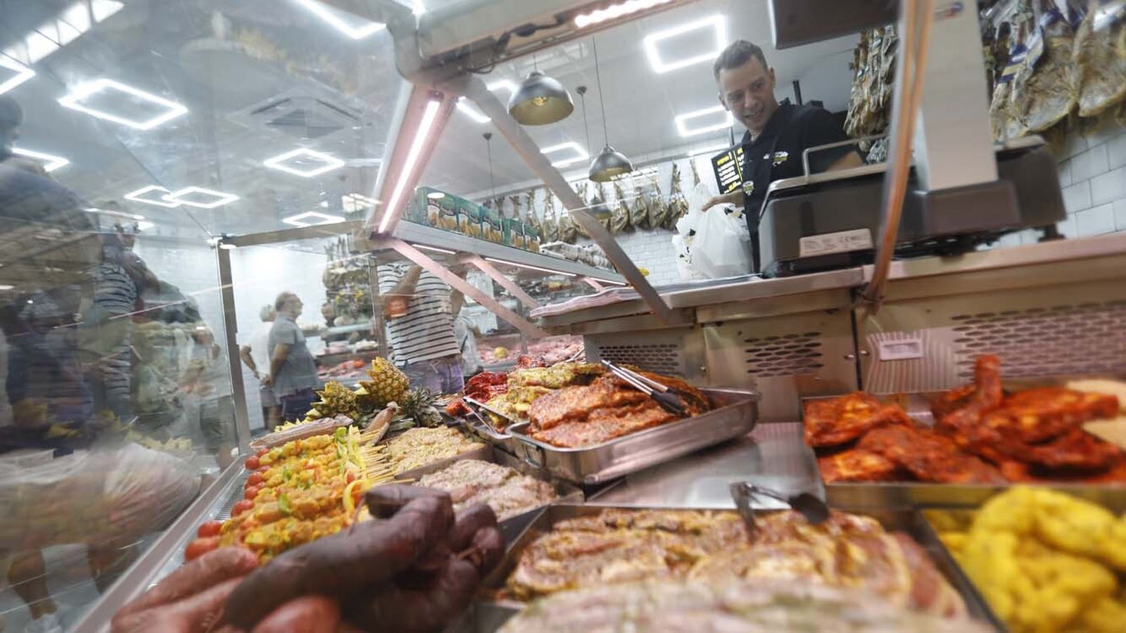 Las fotos de la reapertura de la Boutique de la Carne 42 días después del incendio