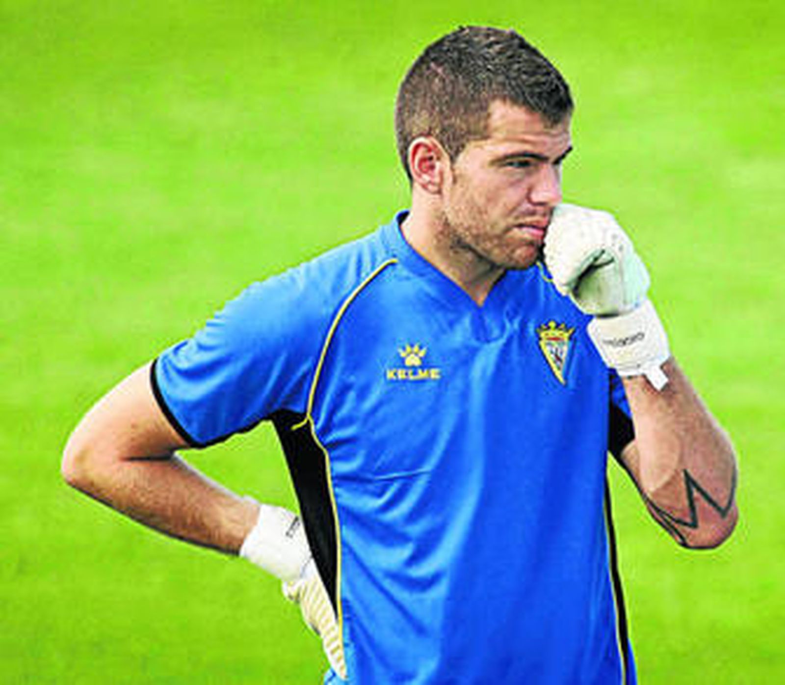 Dani Miguélez, pensativo en un entrenamiento.