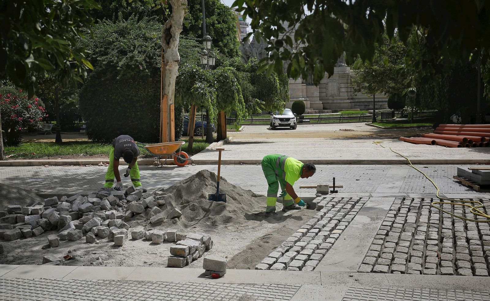 Imágenes de las obras e la plaza de España en Cádiz