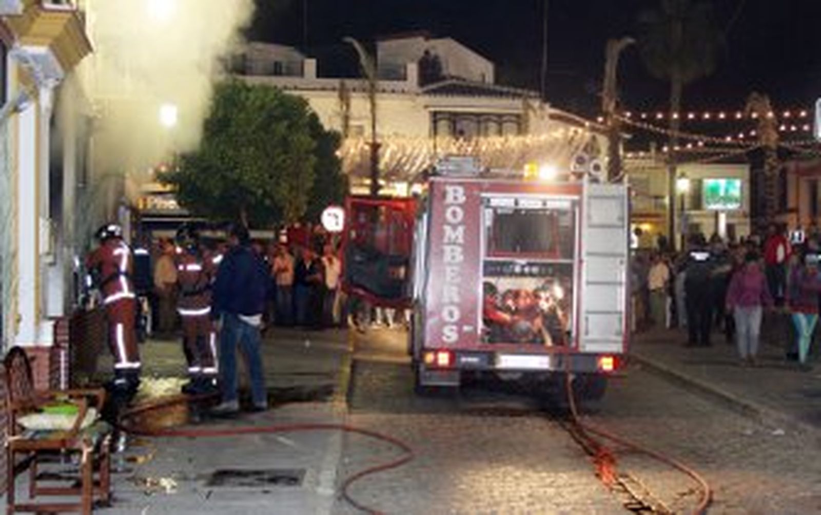 Un incendio afecta a una vivienda de dos pisos en Almonte