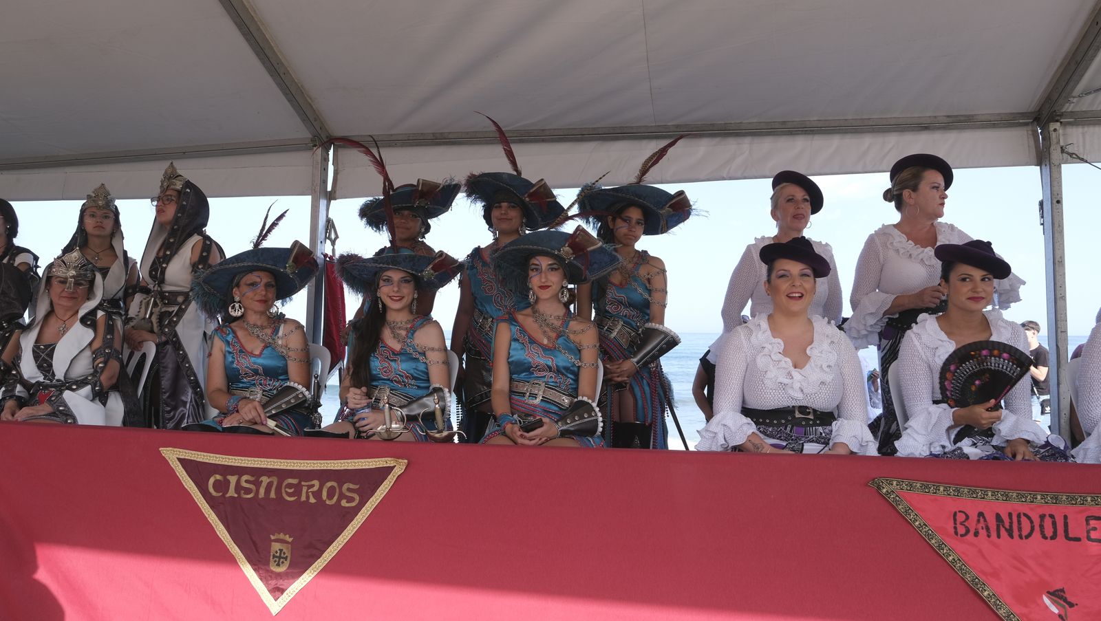 Imágenes de la carrera de cintas a caballo en las Fiestas de Moros y Cristianos de Mojácar