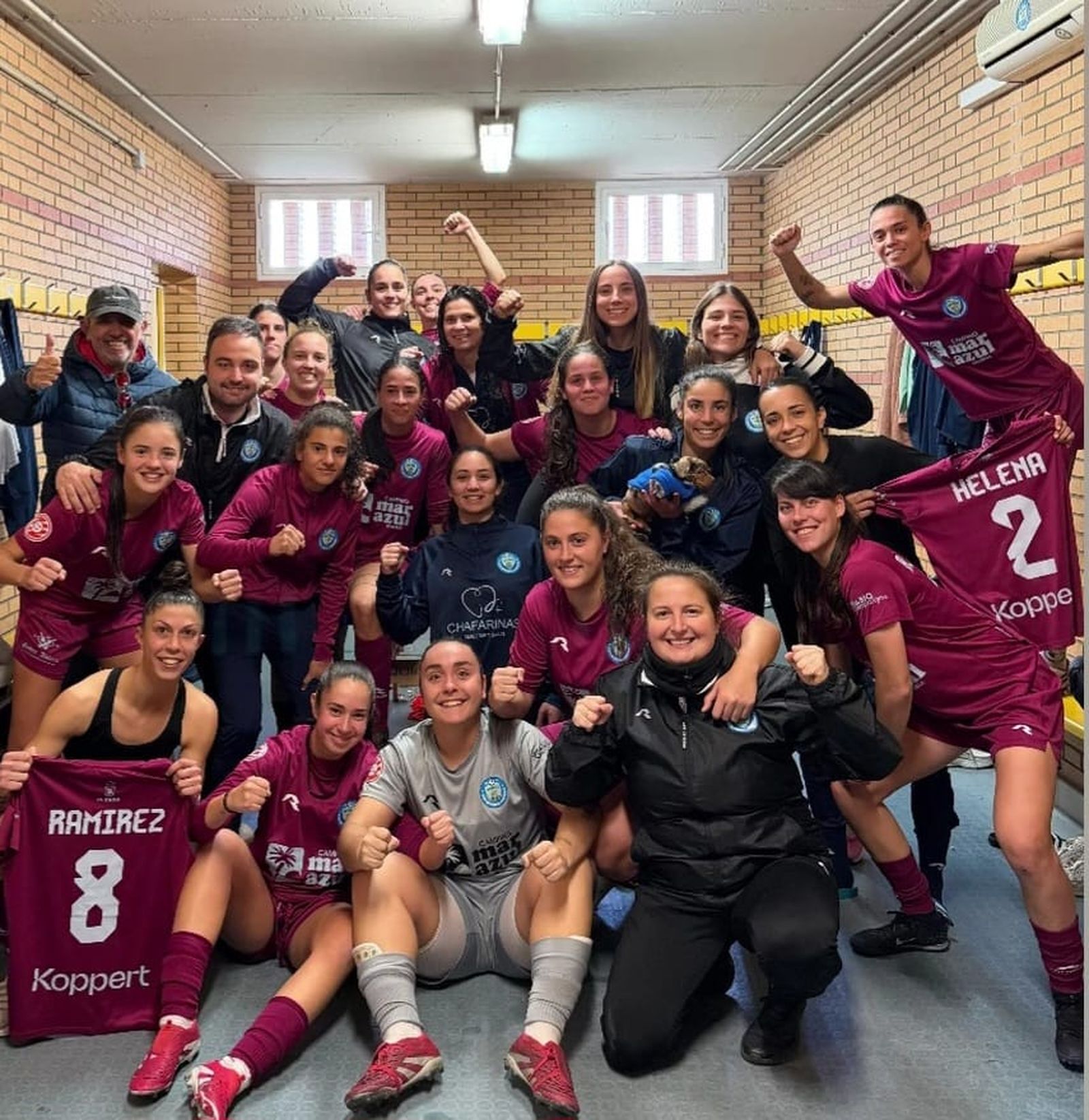 Las jugadoras del CFF Mvrgi celebran en su vestuario su victoria frente al Málaga B del pasado domingo.