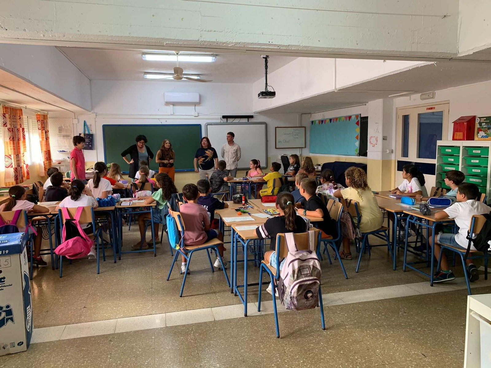 Visita institucional del equipo de Gobierno a uno de los centros educativos en el inicio de curso.