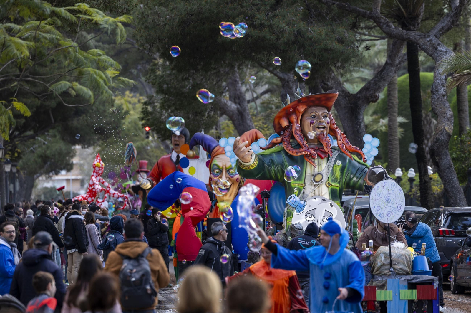 Las imágenes de la Cabalgata del Humor del Carnaval de Cádiz 2025