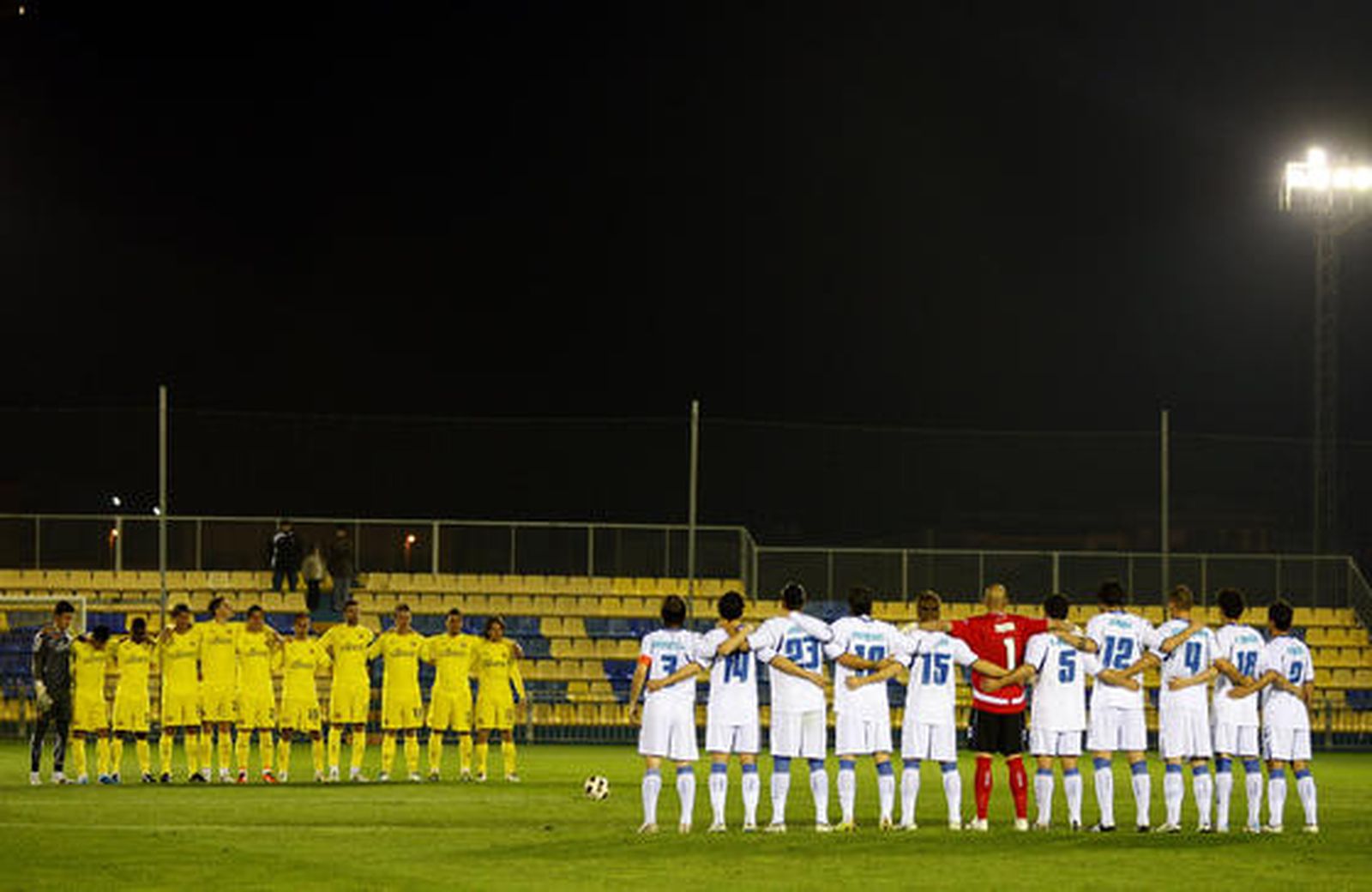El Xerez vuelve a saborear el triunfo después de seis jornadas gracias a los goles de Héctor (pp) y Óscar Díaz./Fotos:LOF

Foto: LOF