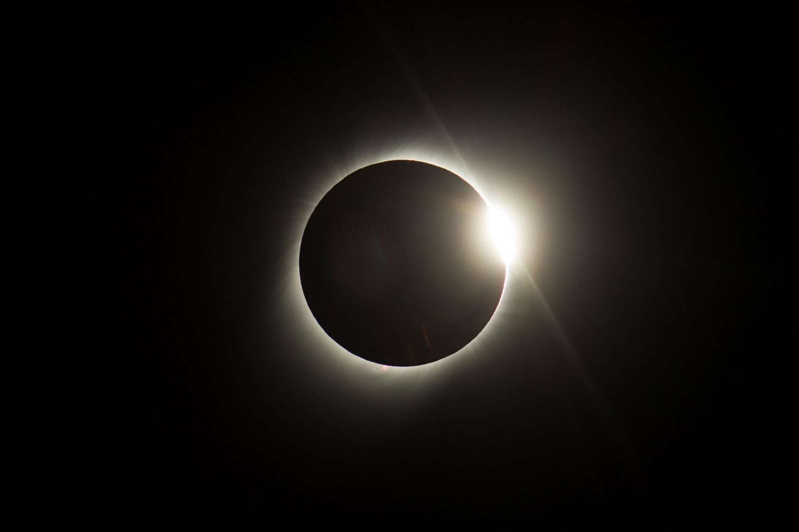 Al estar el Sol en lo alto de su trayectoria, el eclipse podrá verse con especial facilidad.